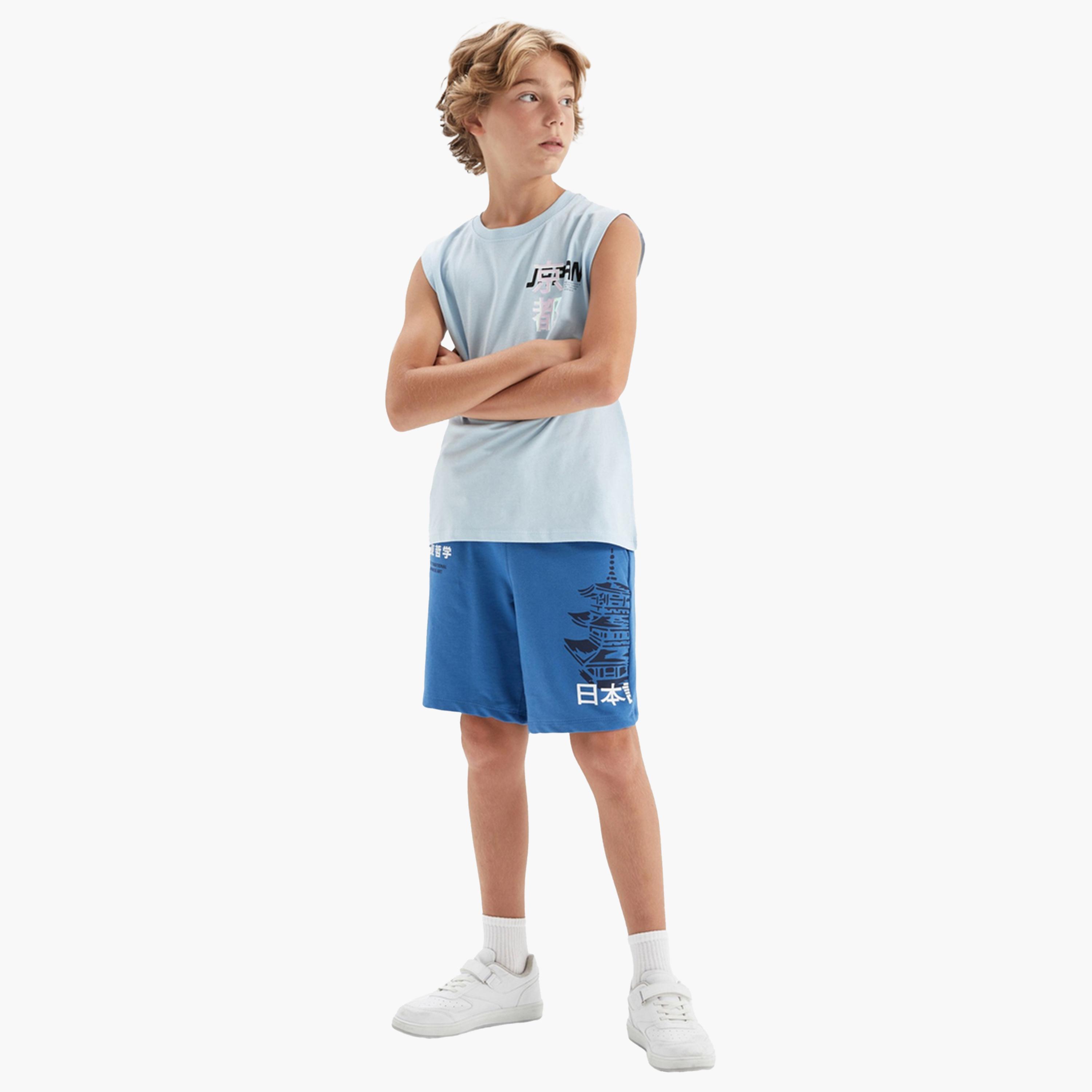 ديفاكتو × ستايلي-  شورت قصير قصّة عادية مطبوع عليه شعار للأطفال باللون الأزرق-boys-clothing-bottoms-shorts-image-3