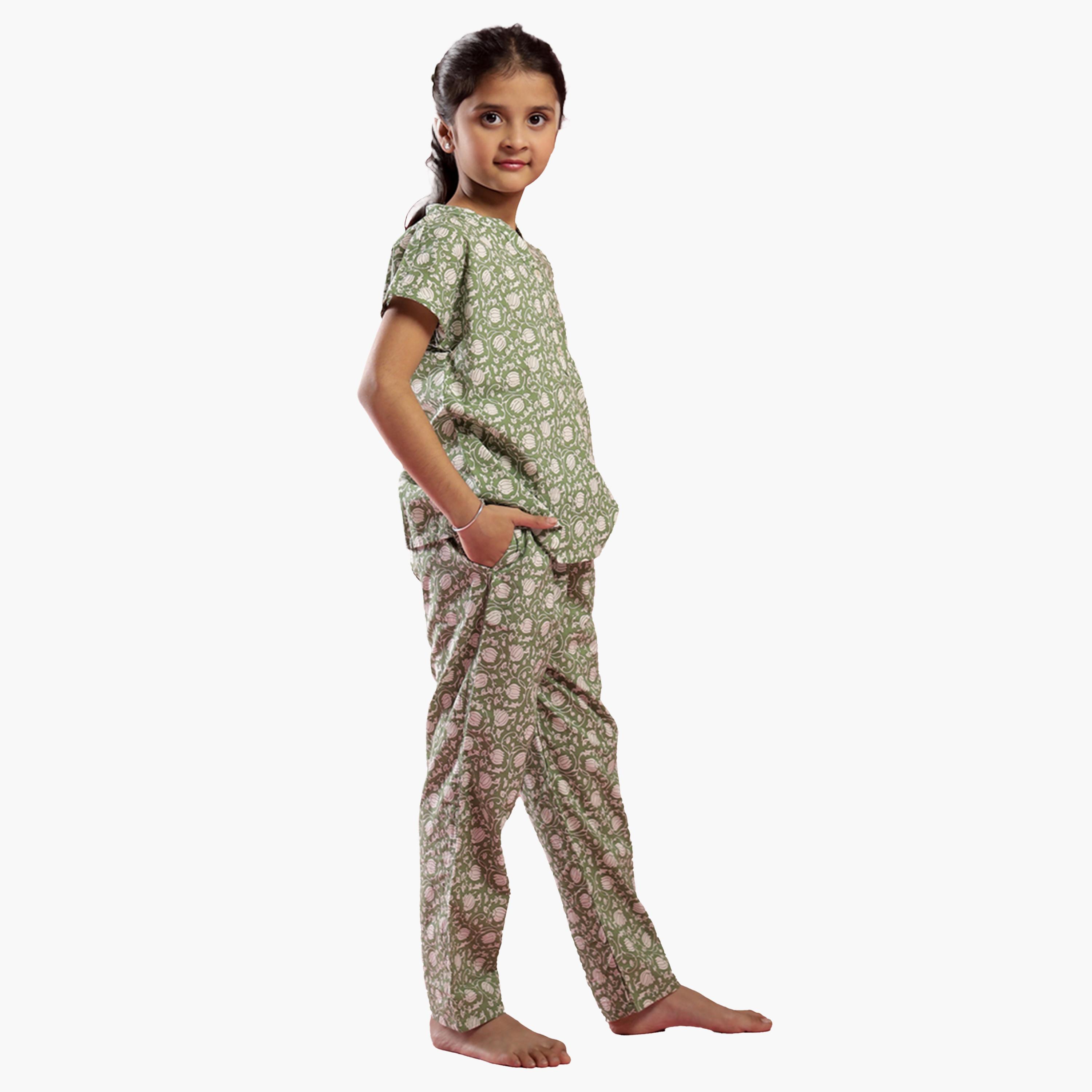 سانسكروتي هومز × ستايلي - طقم بنطال بيجاما وقميص مطبوع من القطن الخالص-girls-clothing-nightwear-image-3