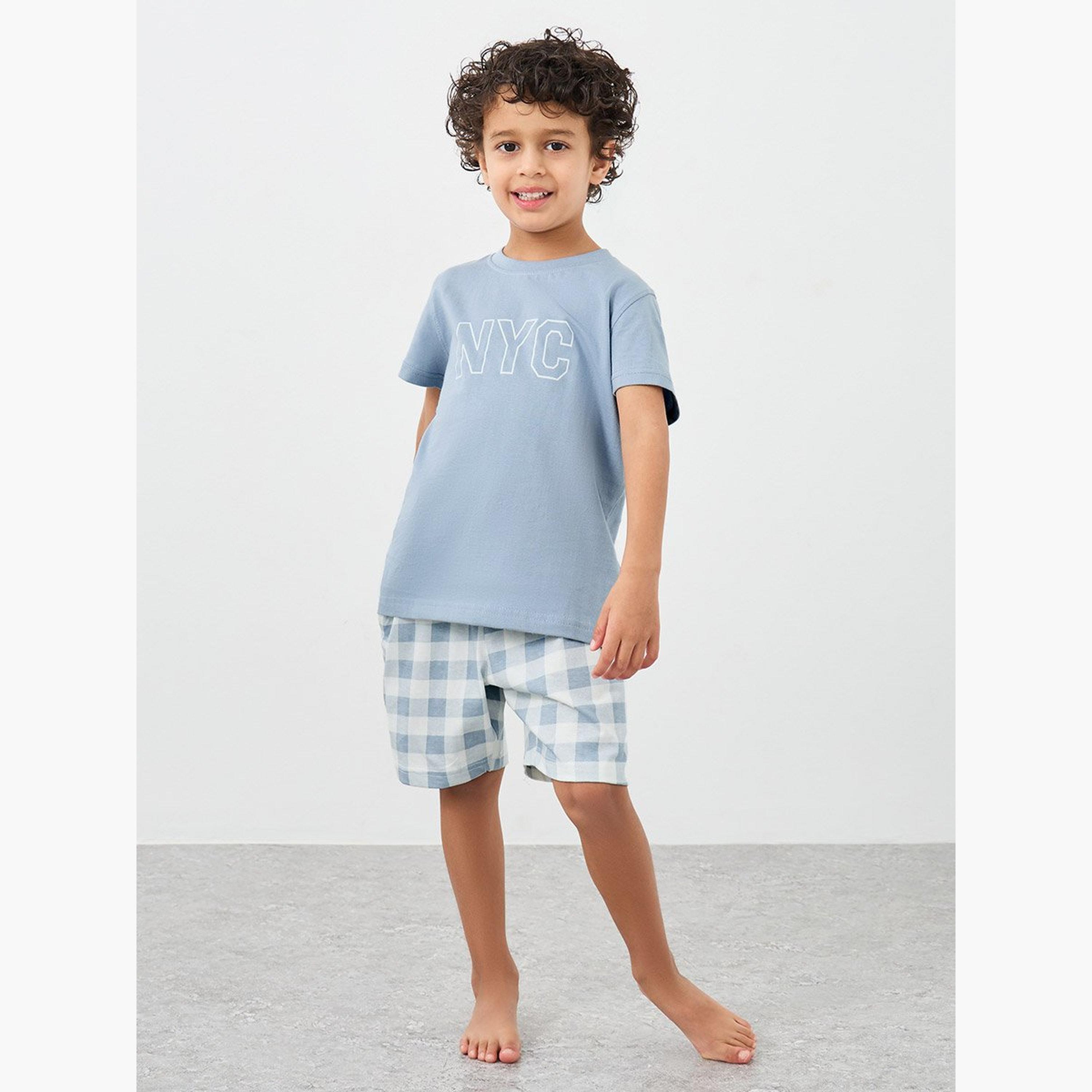 طقم منسق من شورت وتيشيرت بطبعة-boys-clothing-nightwear-image-1