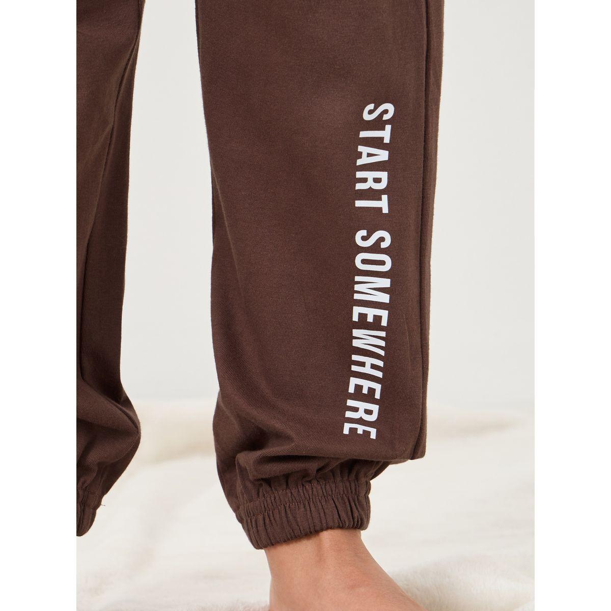 طقم من بنطال بيجاما وتيشيرت بطبعة كتابة-boys-clothing-nightwear-image-4