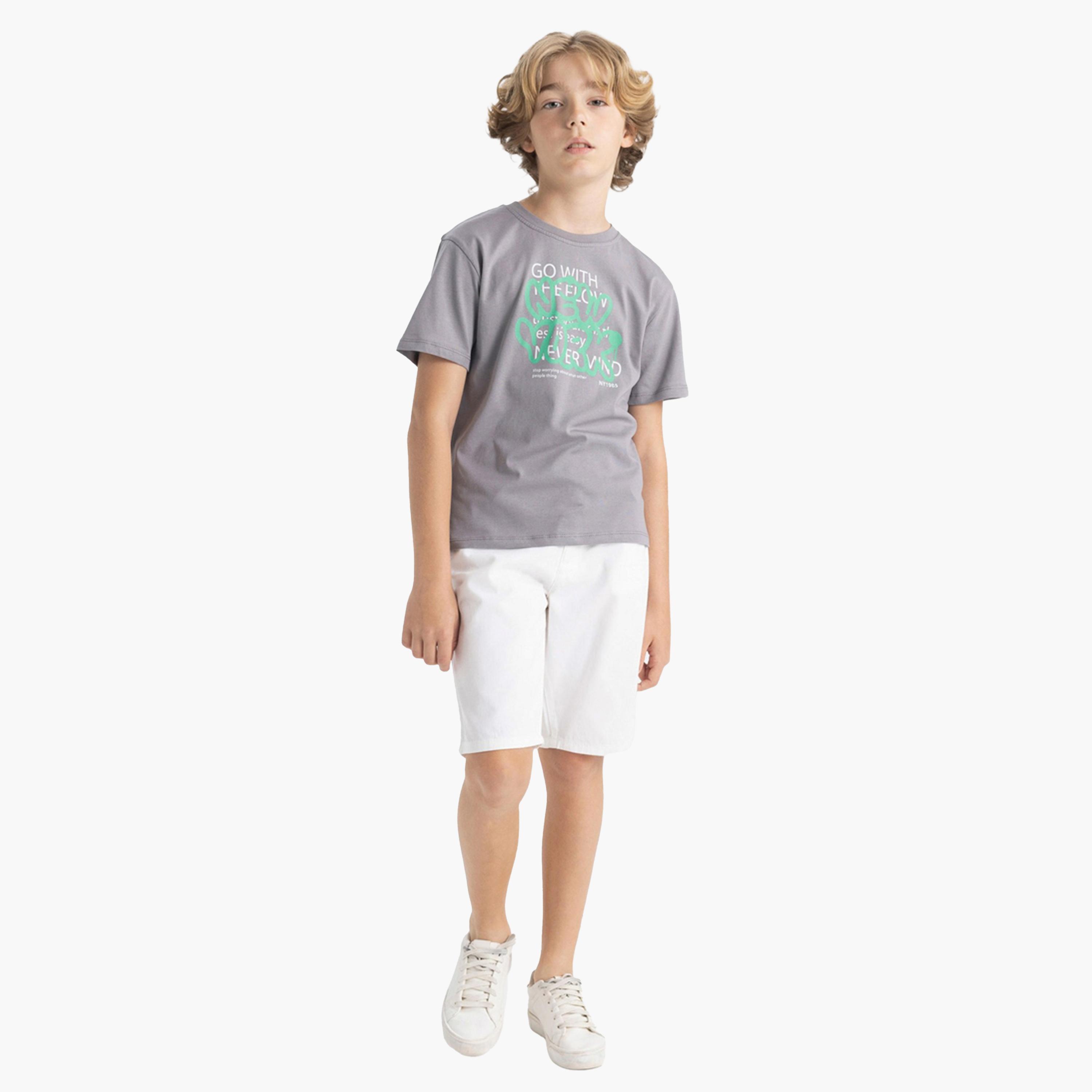 ديفاكتو × ستايلي-  تي شيرت أطفال مطبوع بأكمام قصيرة ورقبة دائرية-boys-clothing-tshirtsandpolos-image-2