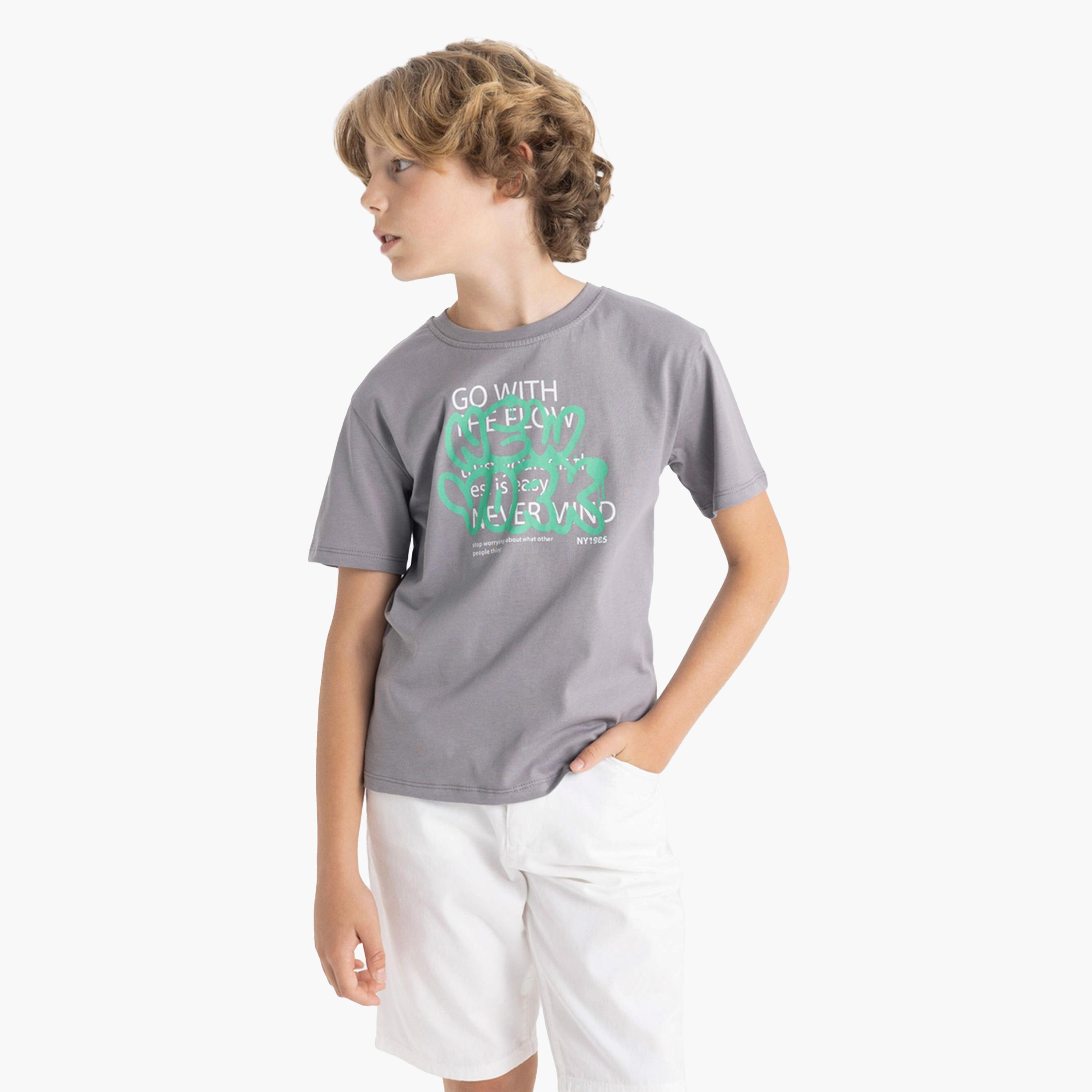 ديفاكتو × ستايلي-  تي شيرت أطفال مطبوع بأكمام قصيرة ورقبة دائرية-boys-clothing-tshirtsandpolos-image-4