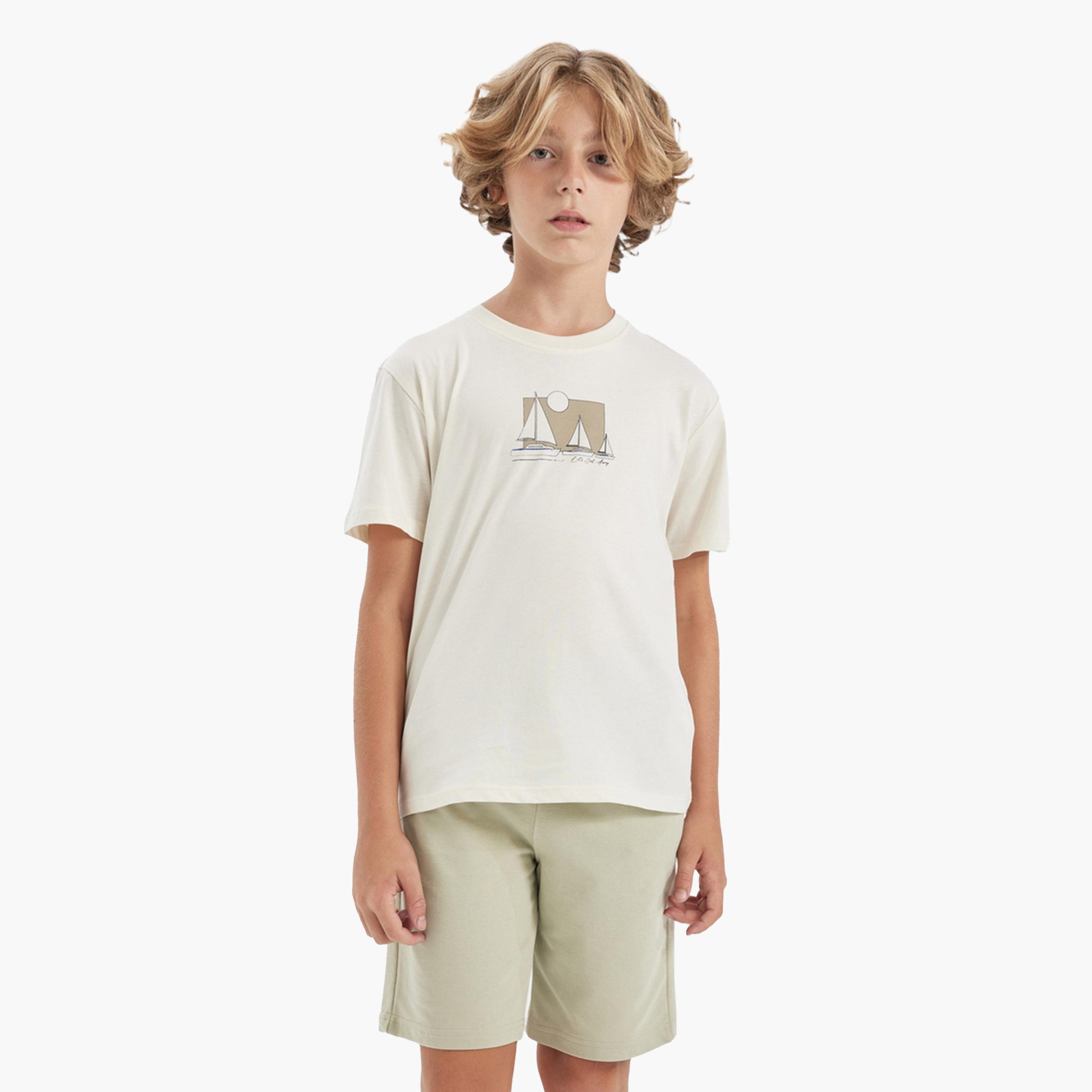 ديفاكتو × ستايلي-  تي شيرت أطفال مطبوع بأكمام قصيرة ورقبة دائرية-boys-clothing-tshirtsandpolos-image-1