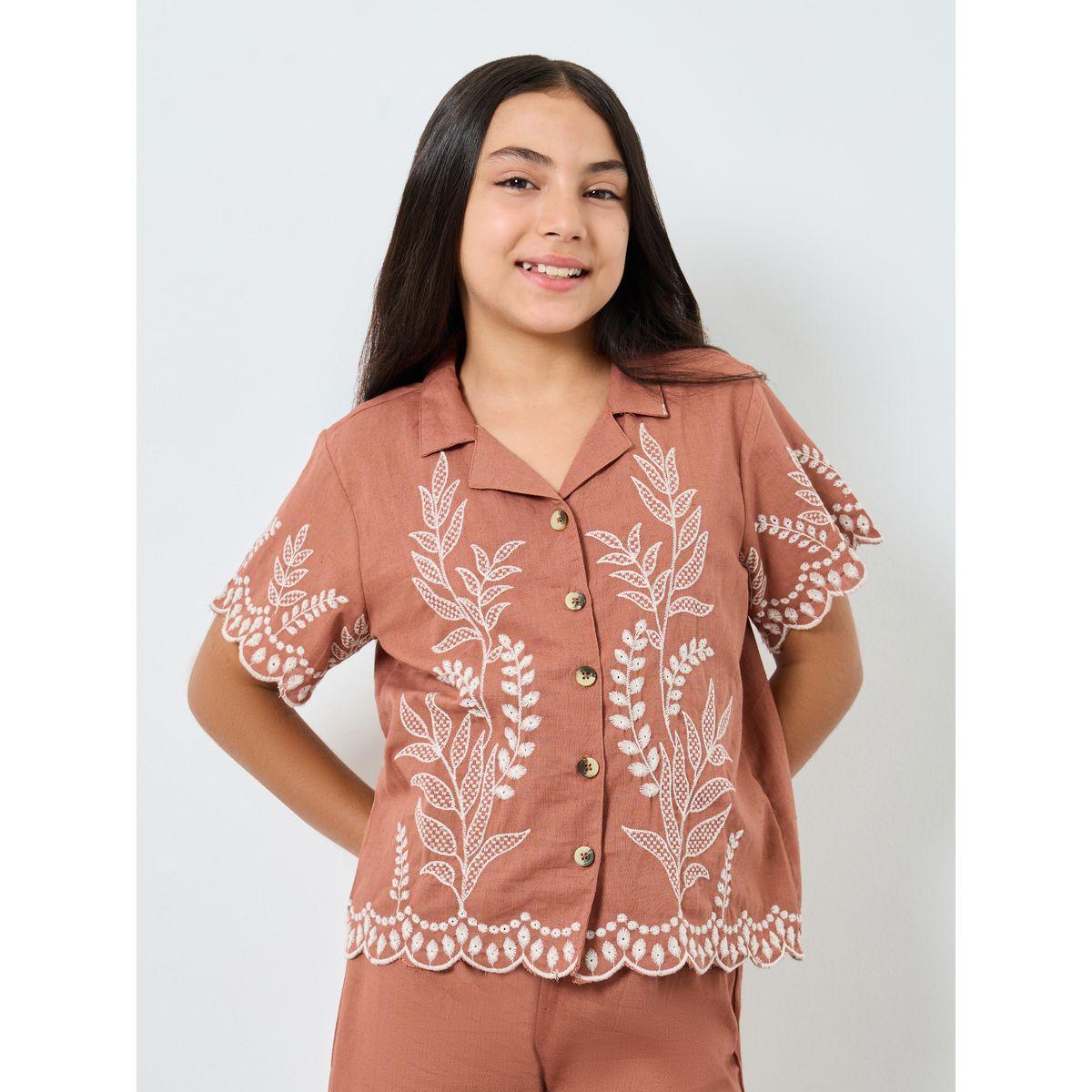 بلوزة بتفاصيل مُطرّزة مع أزرار-girls-clothing-blousesandshirts-image-1