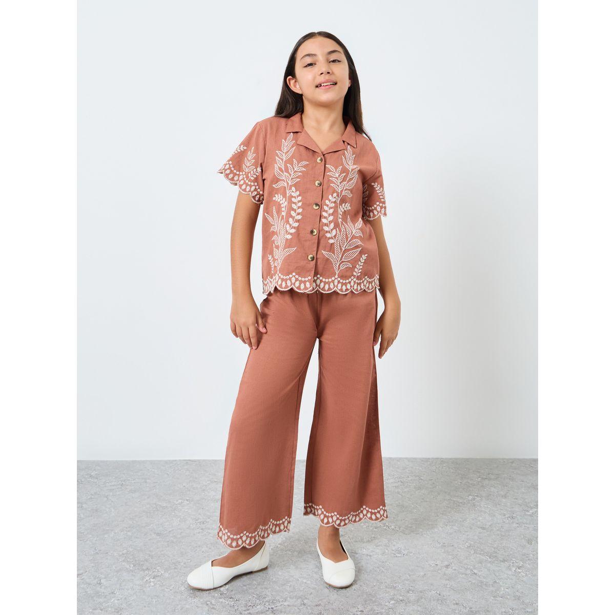 بلوزة بتفاصيل مُطرّزة مع أزرار-girls-clothing-blousesandshirts-image-2