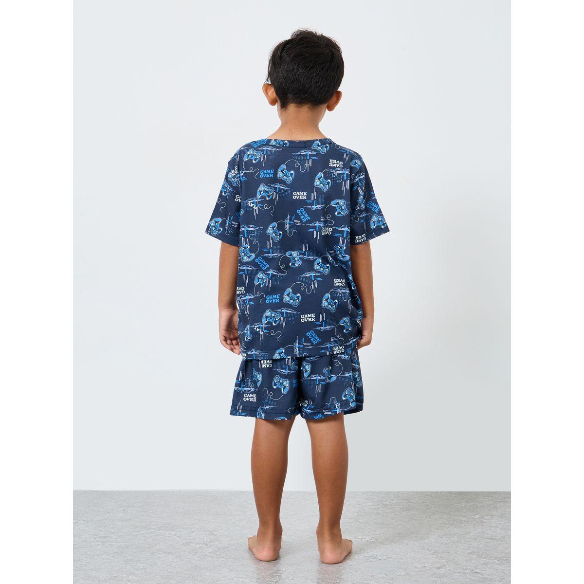 طقم بيجاما من بنطال وشورت مع تيشيرت بطبعة كاملة-boys-clothing-nightwear-image-5