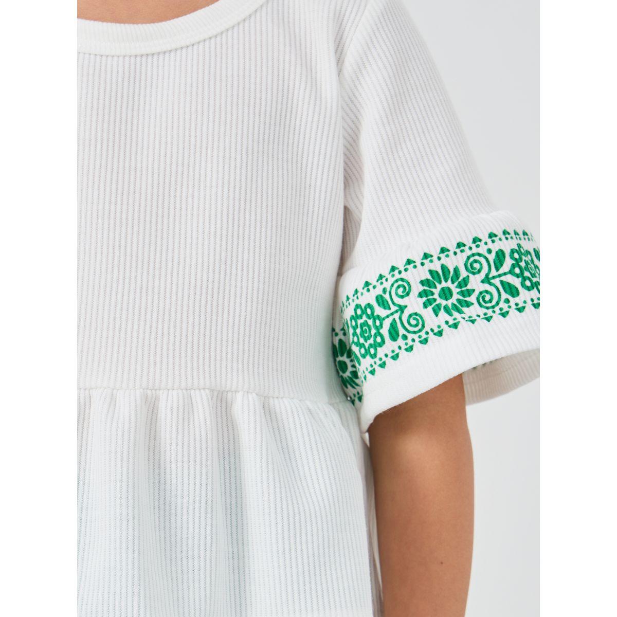 مجموعة من شورت وبلوزة بحافة كشكش-girls-clothing-setsandcoords-image-3