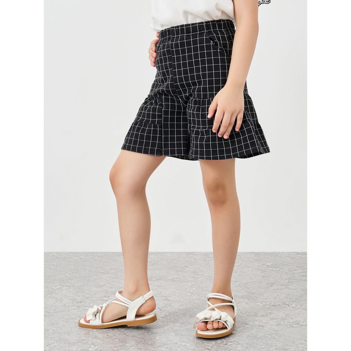 طقم منسق من شورت وبلوزة بتفاصيل مُطرزة-girls-clothing-setsandcoords-image-5