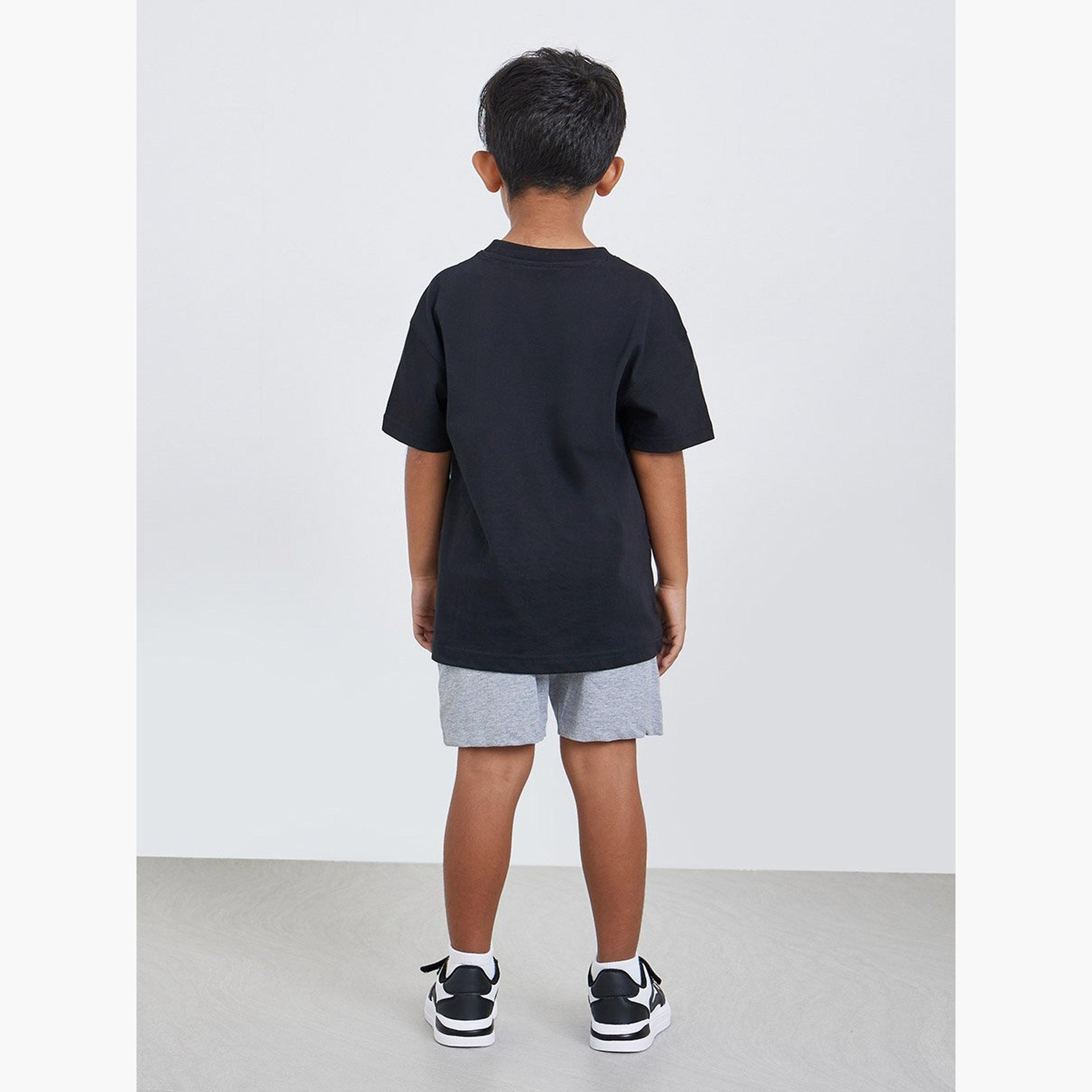 مجموعة من شورت وتيشيرت بطبعة جرافيك-boys-clothing-setsandcoords-image-4