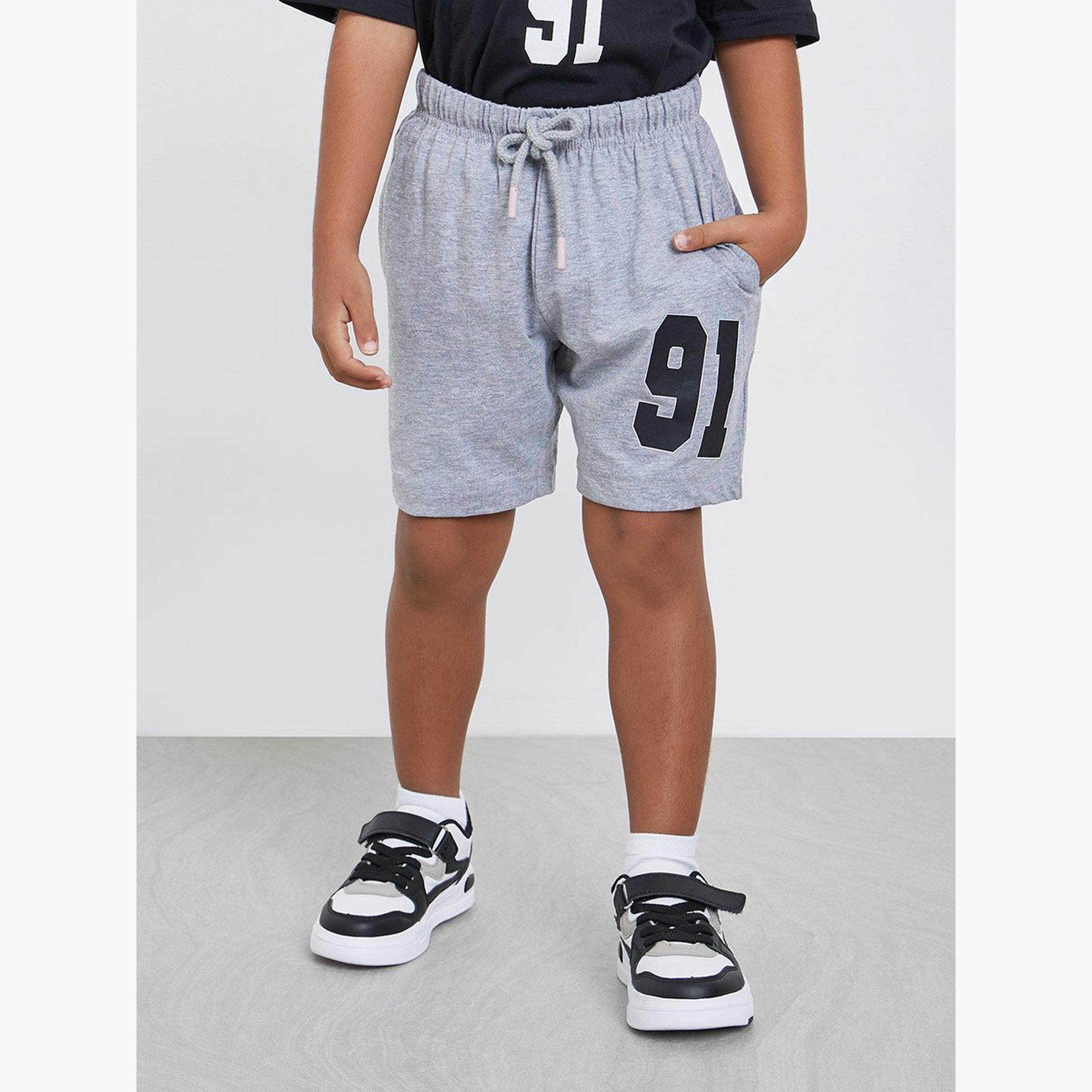 مجموعة من شورت وتيشيرت بطبعة جرافيك-boys-clothing-setsandcoords-image-5