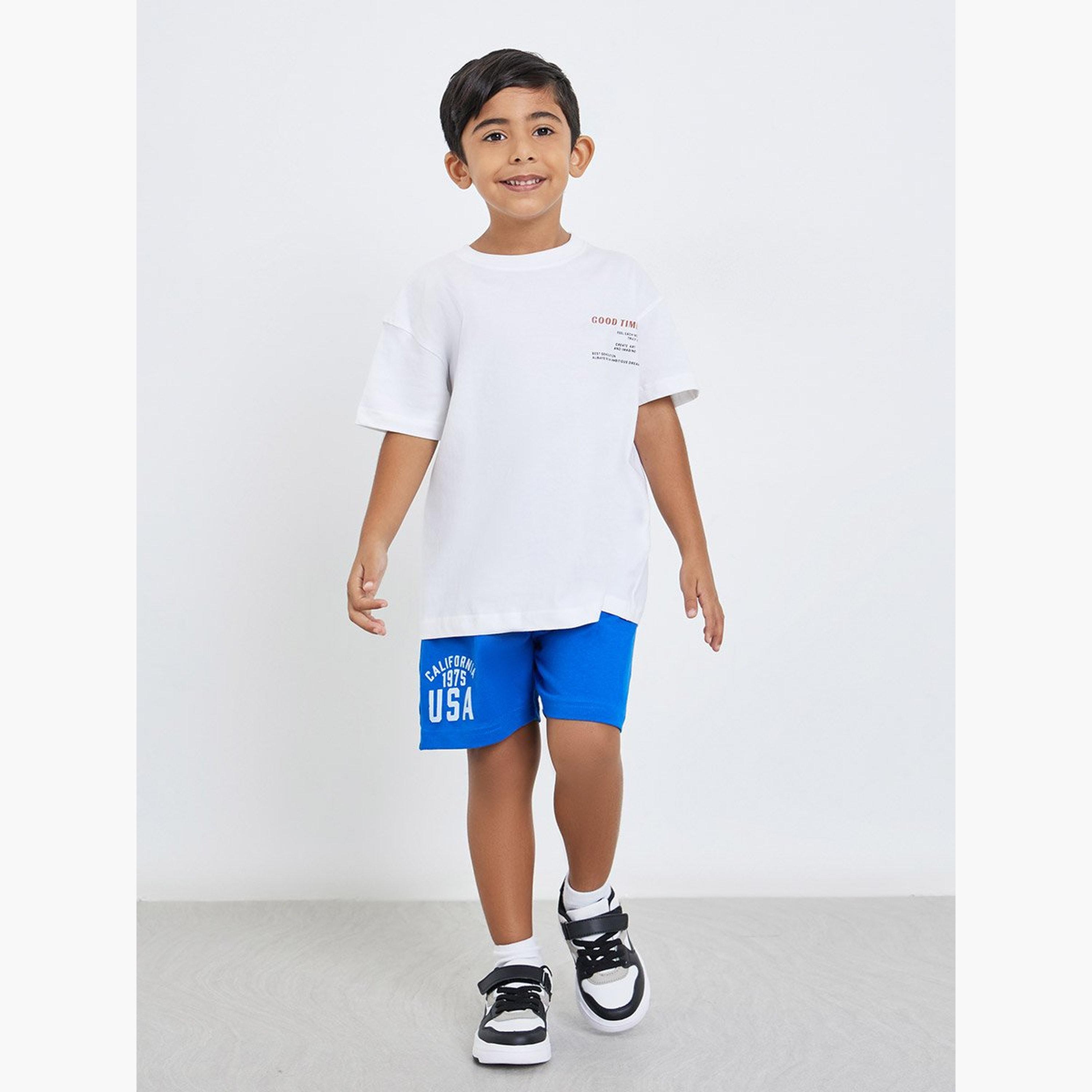 طقم منسق من شورت وتيشيرت بطبعة كتابة-boys-clothing-setsandcoords-image-1