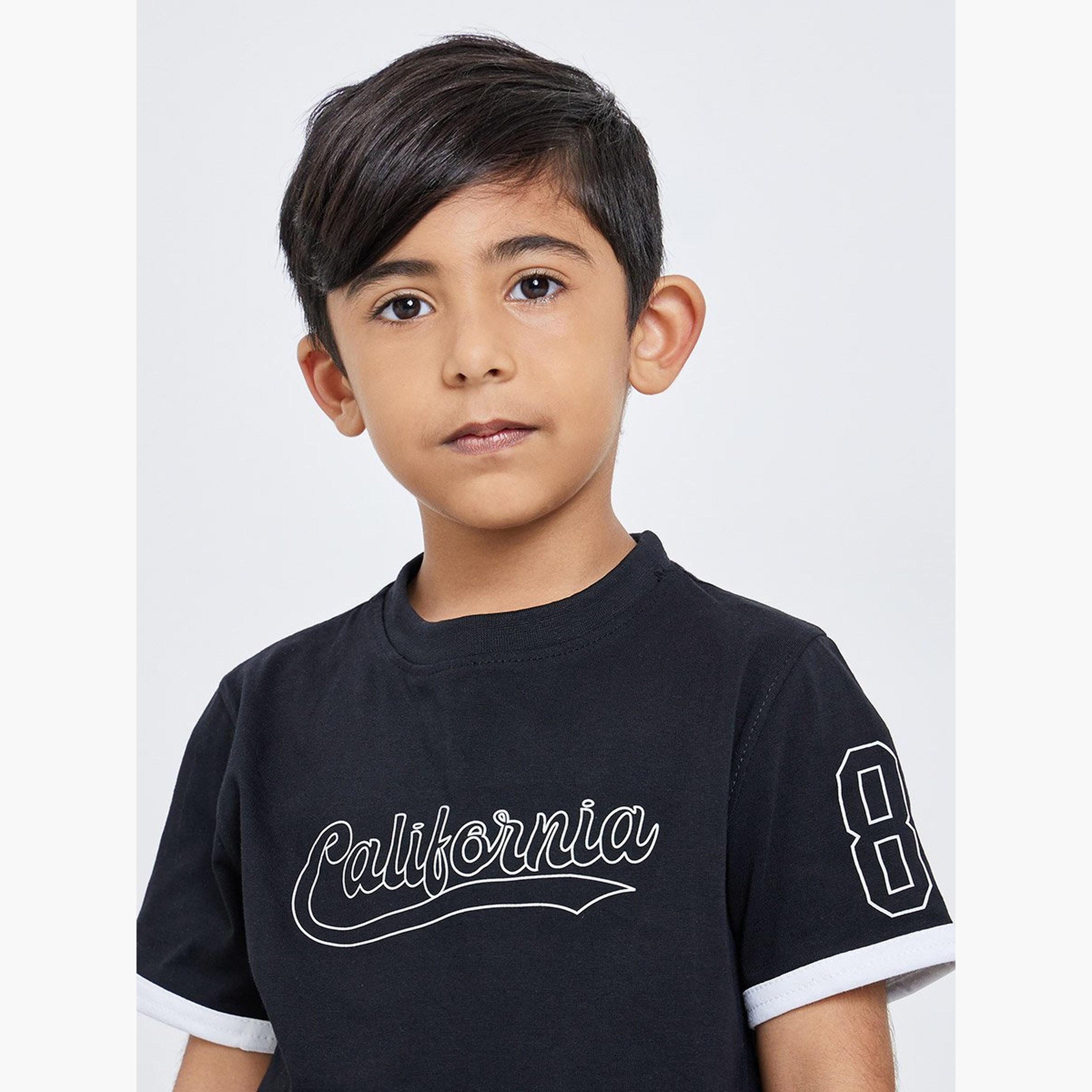 طقم منسق من شورت وتيشيرت بطبعة جرافيك-boys-clothing-setsandcoords-image-4