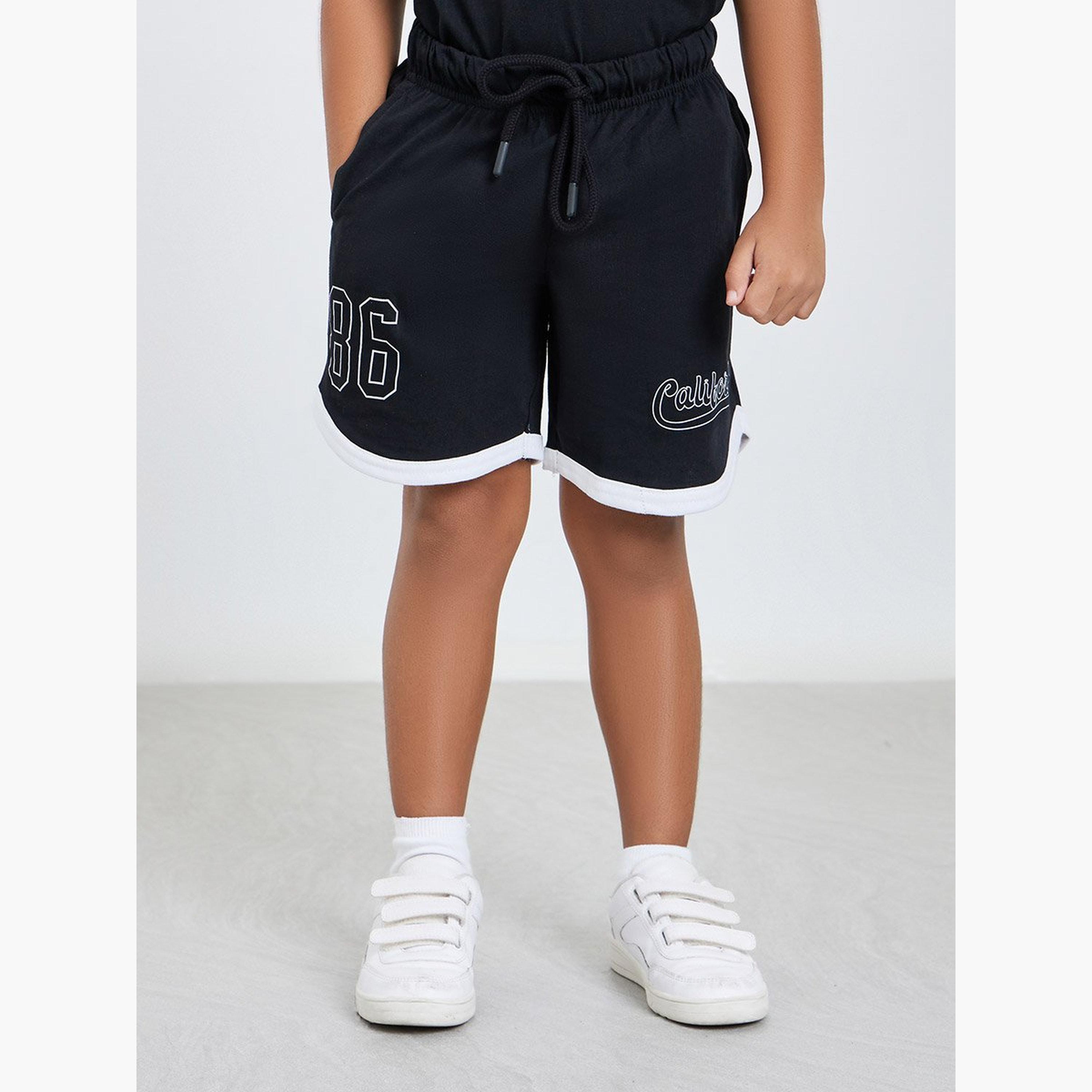 طقم منسق من شورت وتيشيرت بطبعة جرافيك-boys-clothing-setsandcoords-image-5
