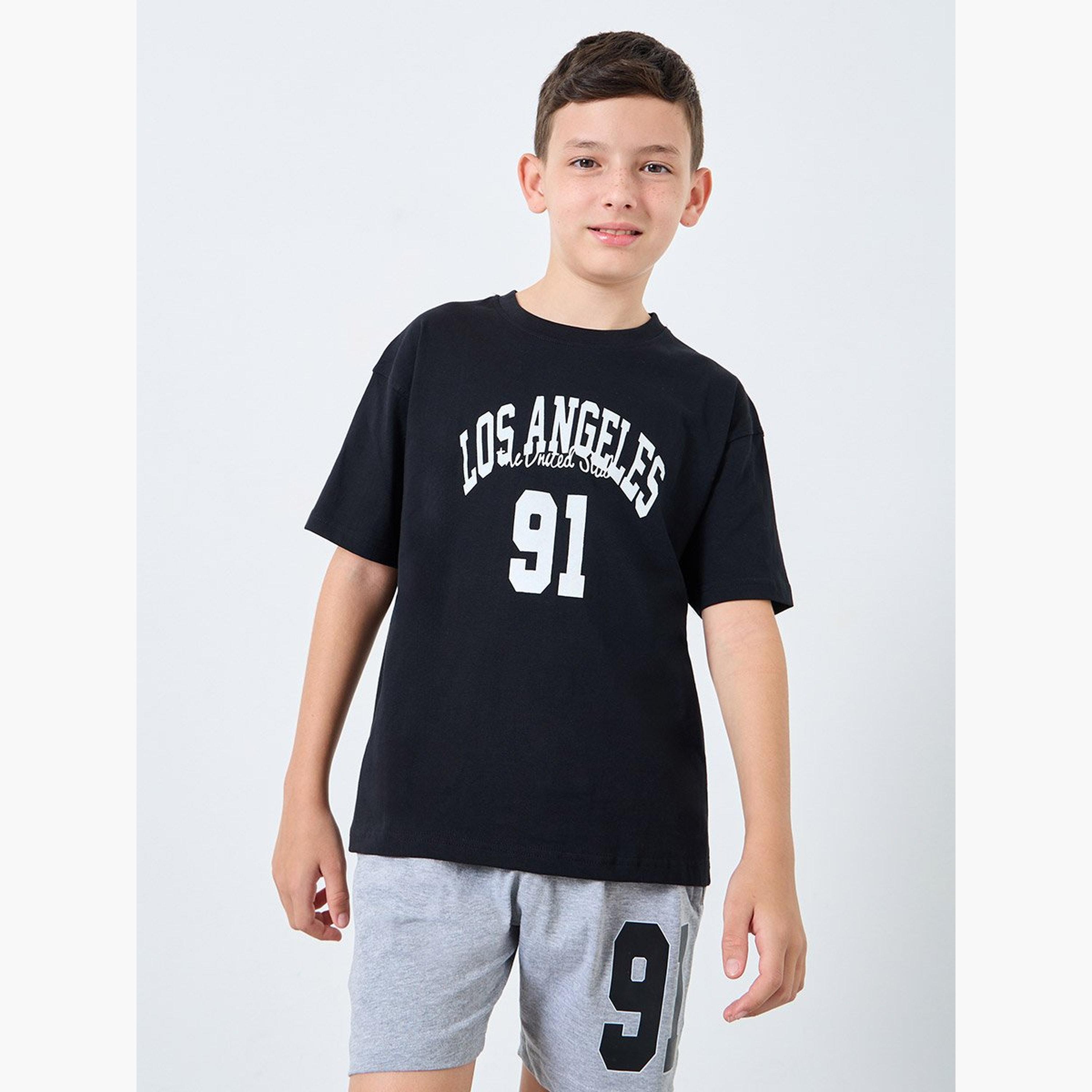 طقم من شورت وتيشيرت بطبعة جرافيك-boys-clothing-setsandcoords-image-2