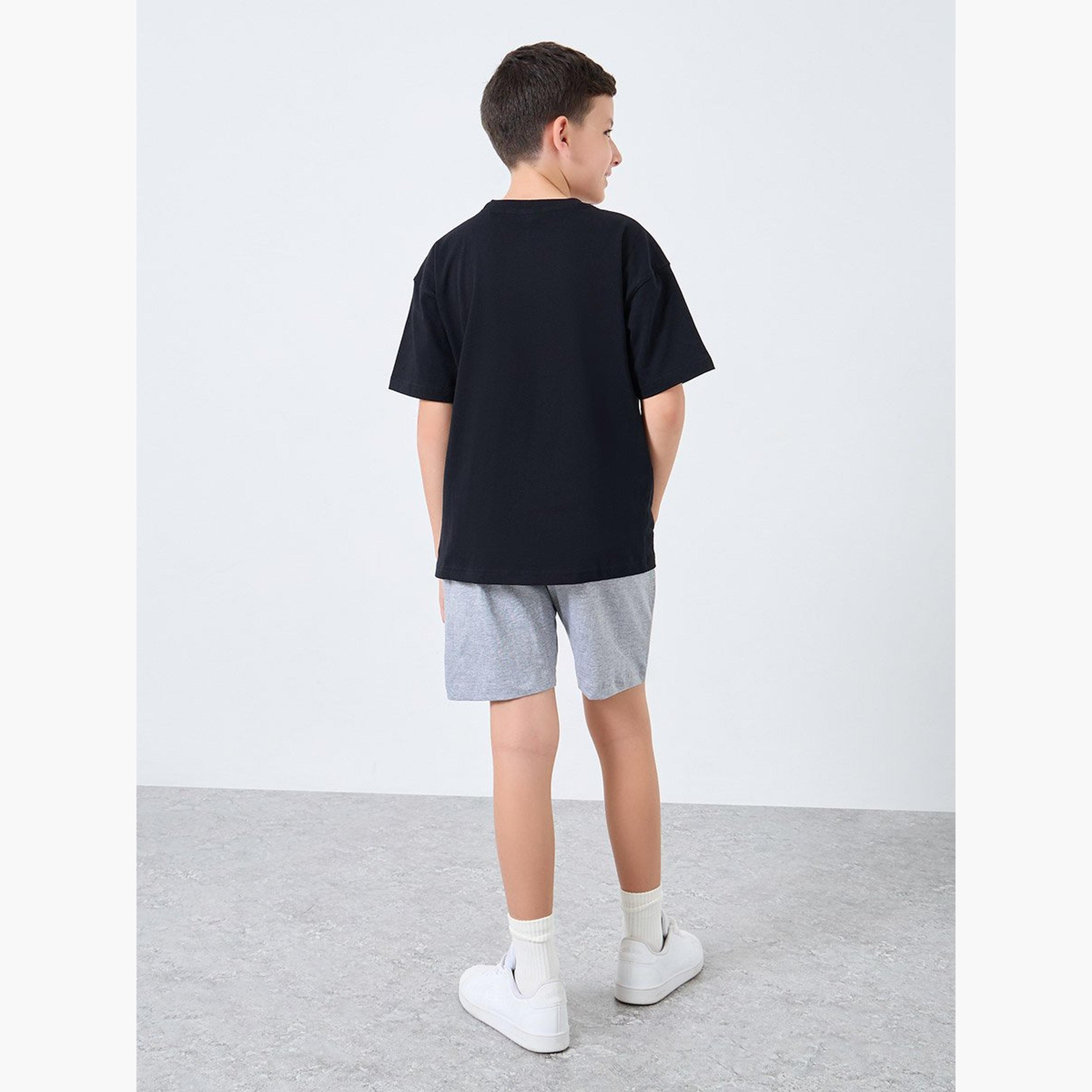 طقم من شورت وتيشيرت بطبعة جرافيك-boys-clothing-setsandcoords-image-4