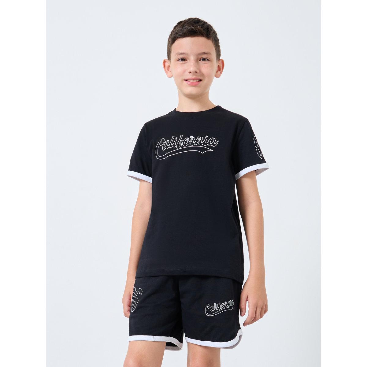 طقم من شورت وتيشيرت بتفاصيل طباعة-boys-clothing-setsandcoords-image-2