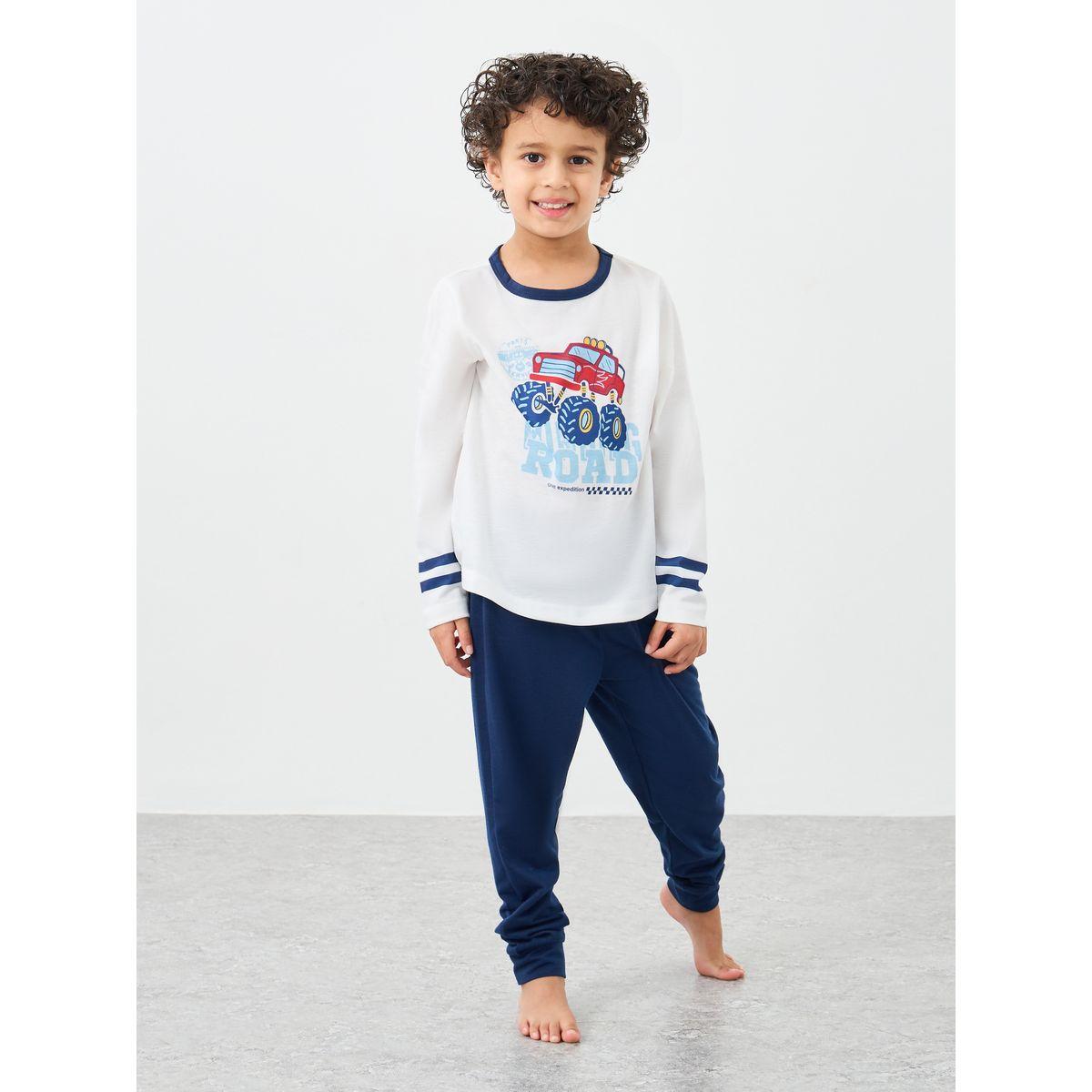 طقم من بنطال بيجاما وتيشيرت بطبعة جرافيك-boys-clothing-nightwear-image-2