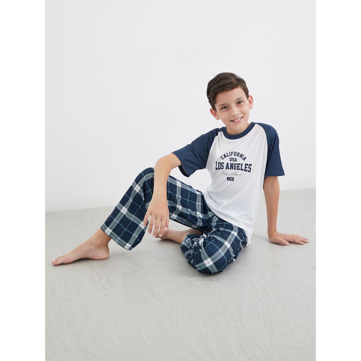 طقم من بنطال بيجاما وتيشيرت مُطبع بأكمام ريجلان-boys-clothing-nightwear-image-1