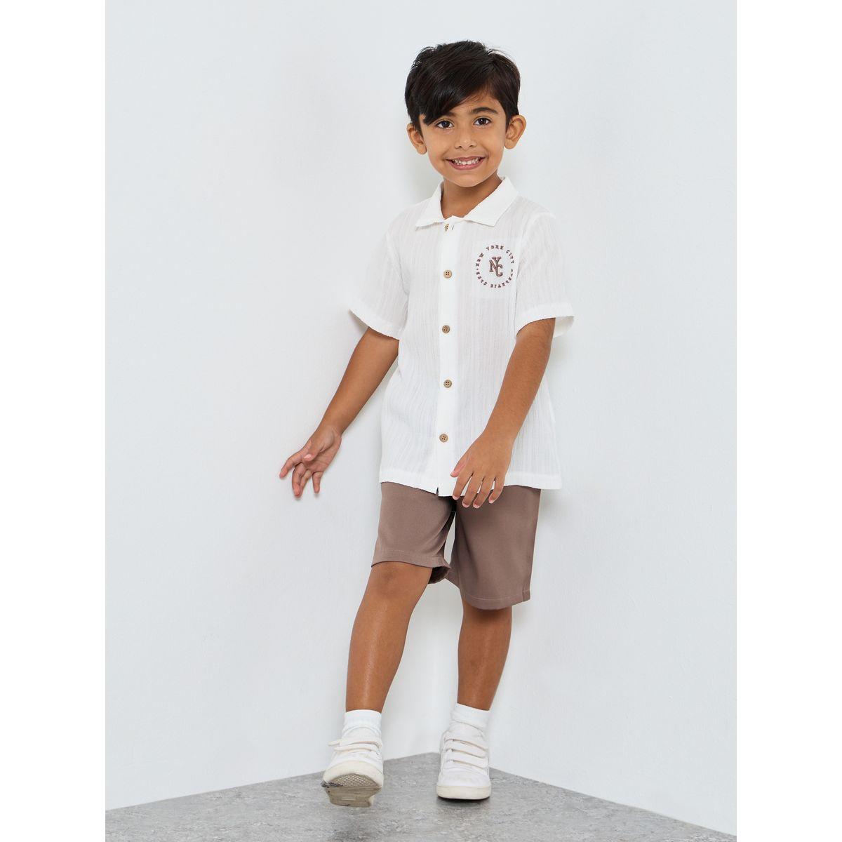 مجموعة من شورت وقميص بتفاصيل مُطرّزة-boys-clothing-setsandcoords-image-1