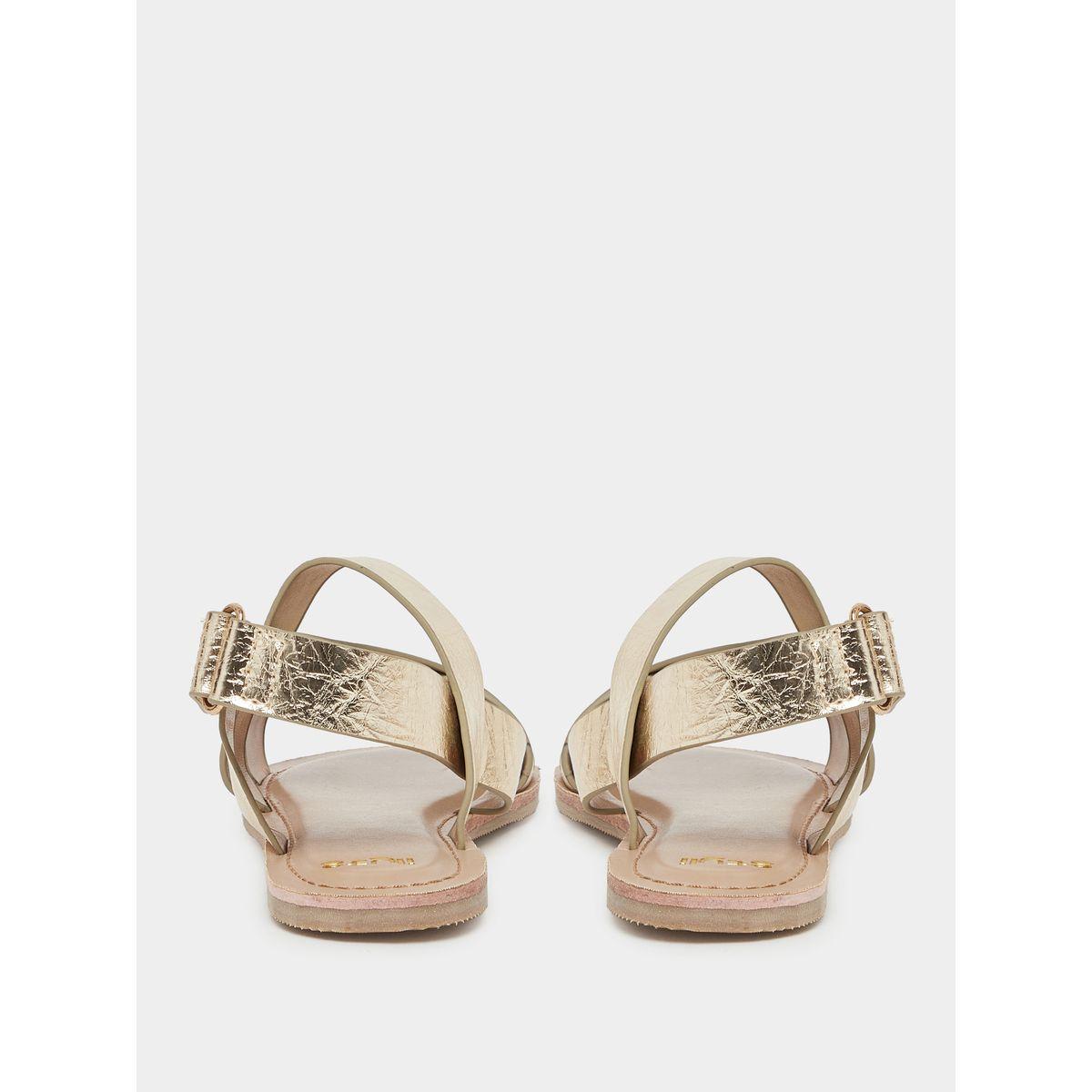 صندل فلات سادة بتفاصيل مُنمقة-girls-shoes-sandals-image-4
