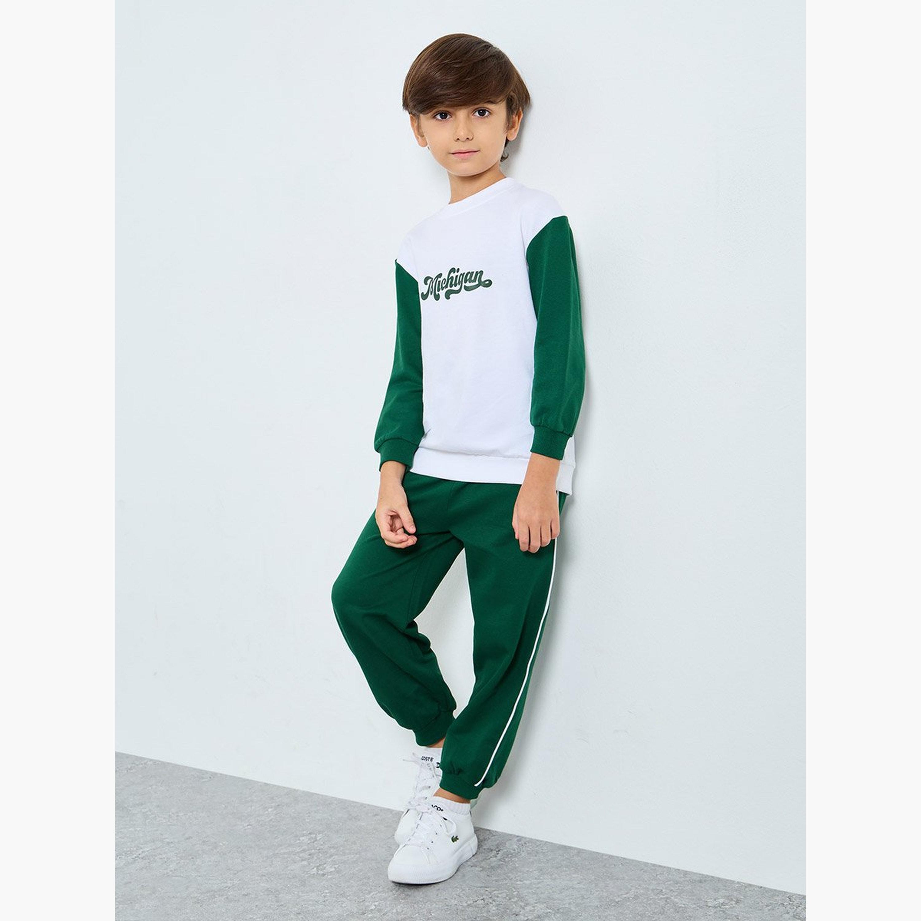 طقم من بنطال جوغر وسويتشيرت مُطبع-boys-clothing-setsandcoords-image-1