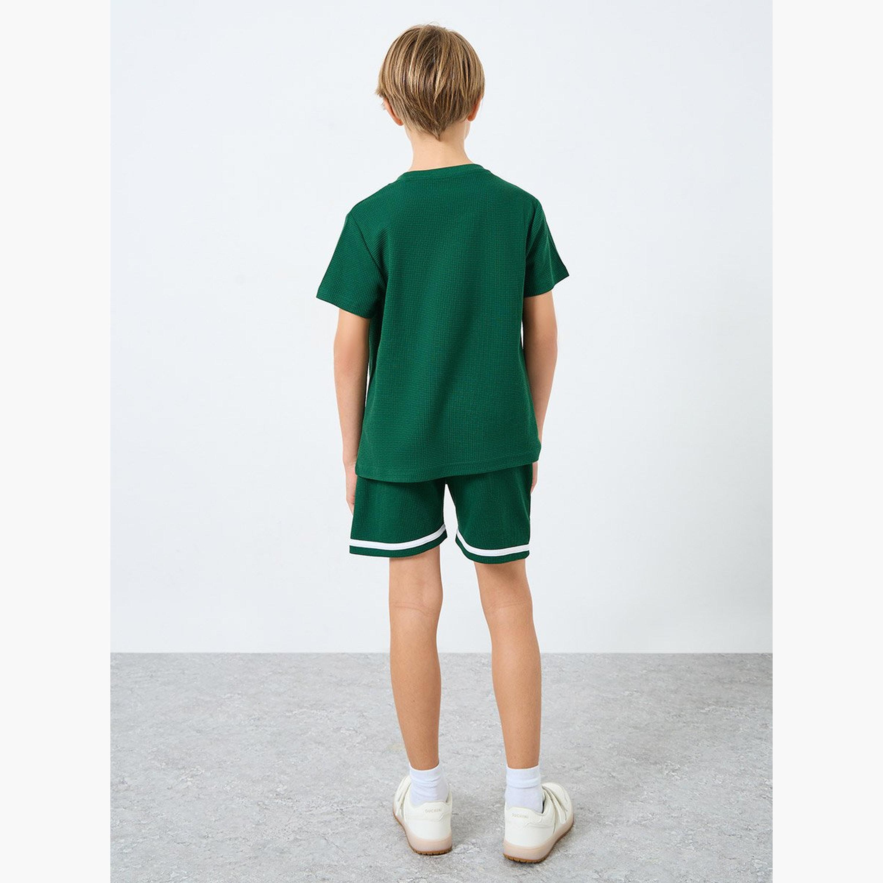 طقم تيشيرت محبوك بنمط وافل مع شورت-boys-clothing-setsandcoords-image-4