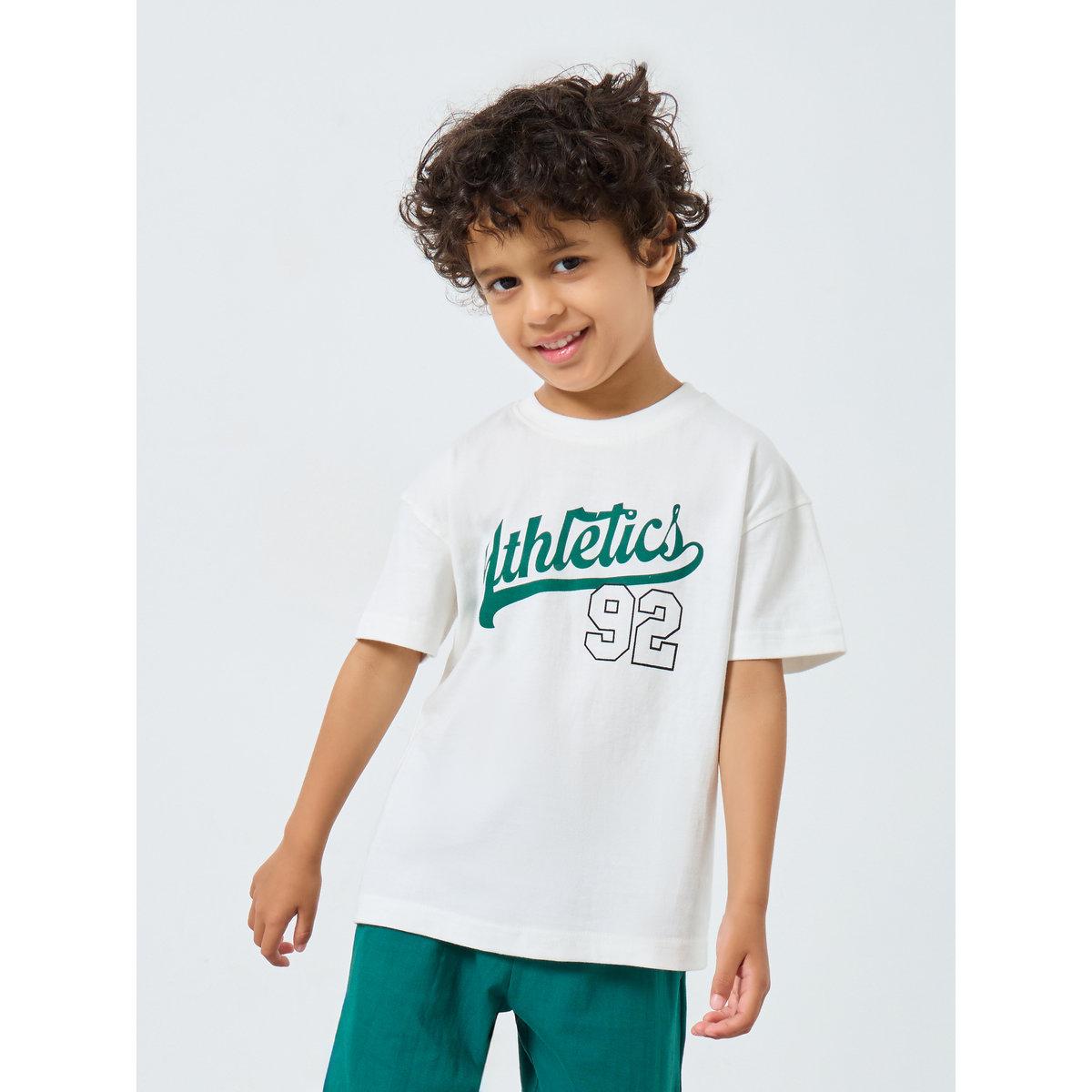 طقم من شورت وتيشيرت بطبعة-boys-clothing-setsandcoords-image-2