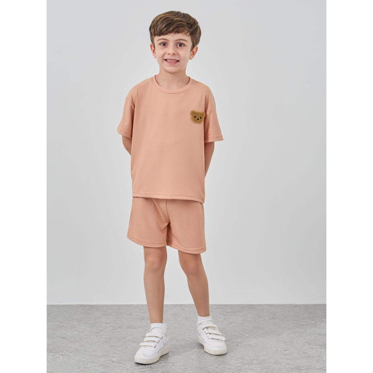 طقم من شورت وتيشيرت بتفاصيل مُطرزة-boys-clothing-setsandcoords-image-1