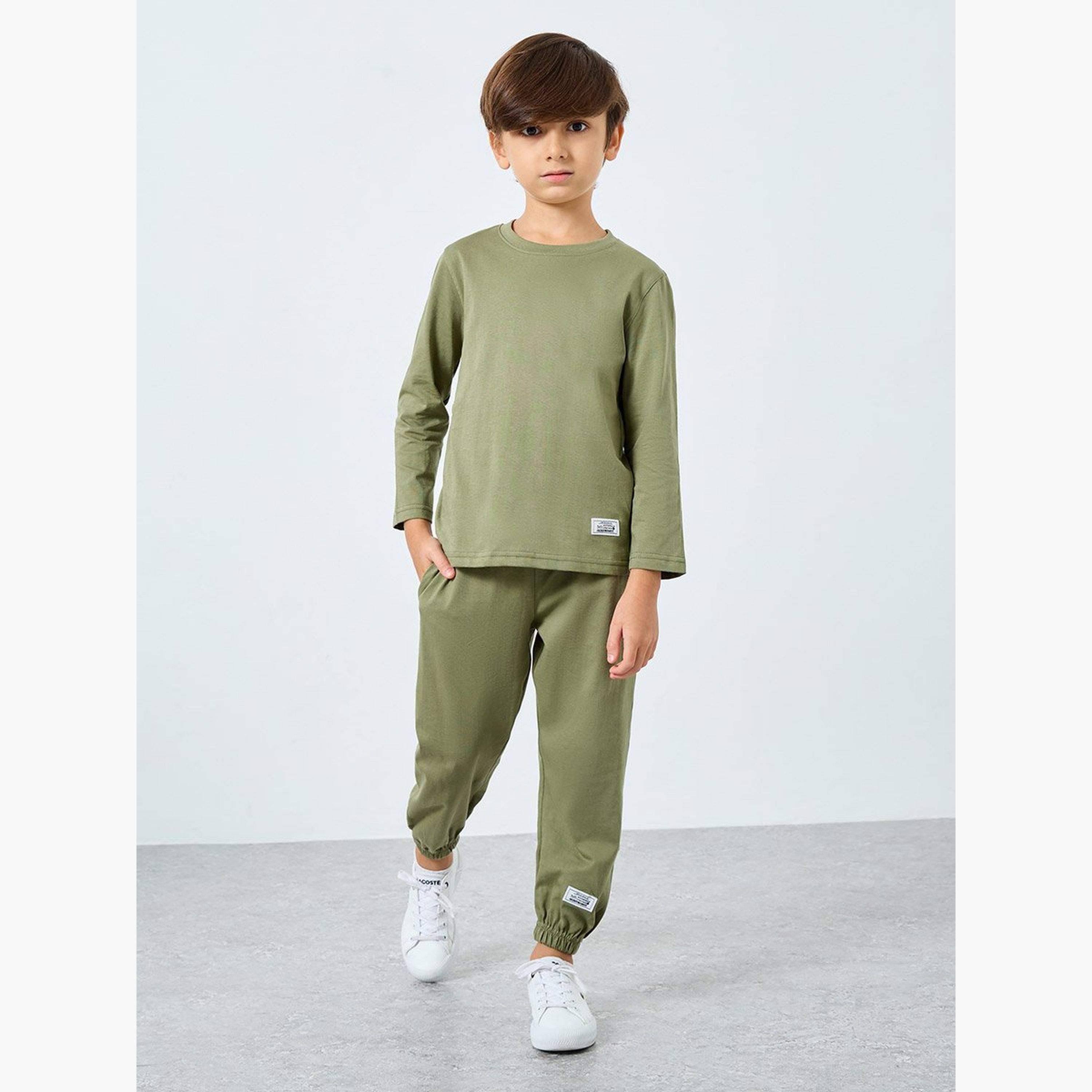 طقم من بنطال جوغر وتيشيرت بأكمام طويلة-boys-clothing-setsandcoords-image-1