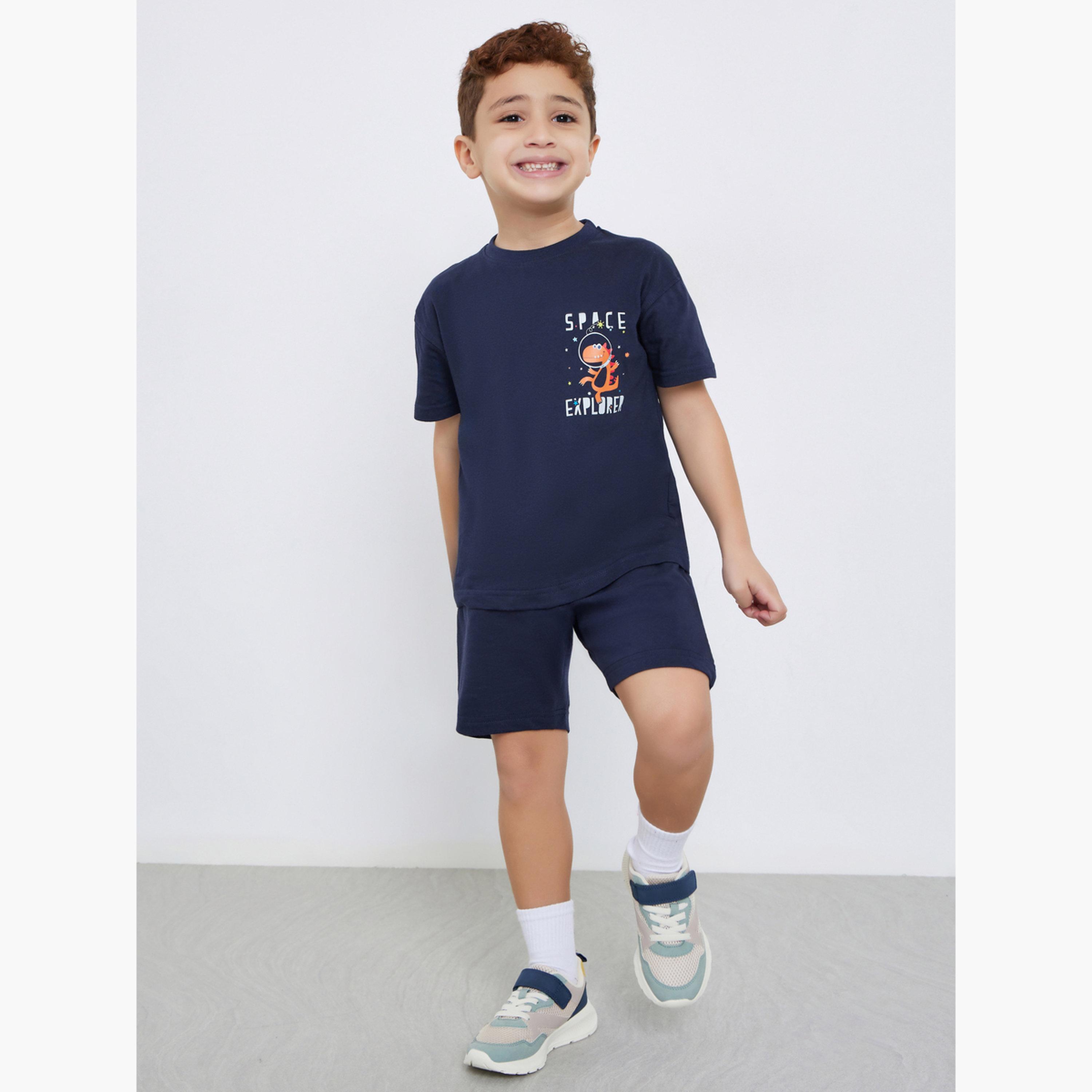 ستايلي - طقم تي شيرت وشورت نقشة جرافيكية للأولاد-boys-clothing-setsandcoords-image-1