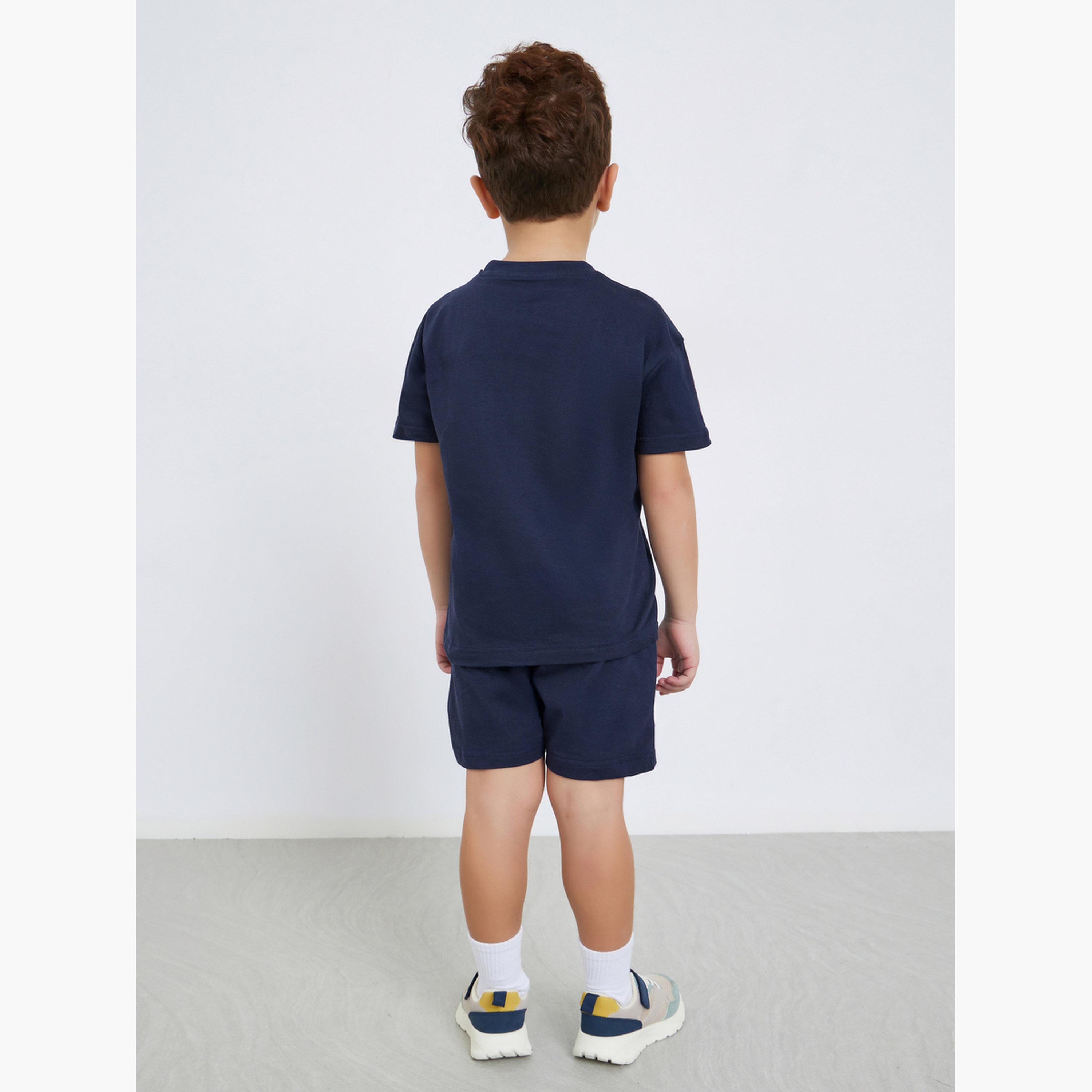 ستايلي - طقم تي شيرت وشورت نقشة جرافيكية للأولاد-boys-clothing-setsandcoords-image-5