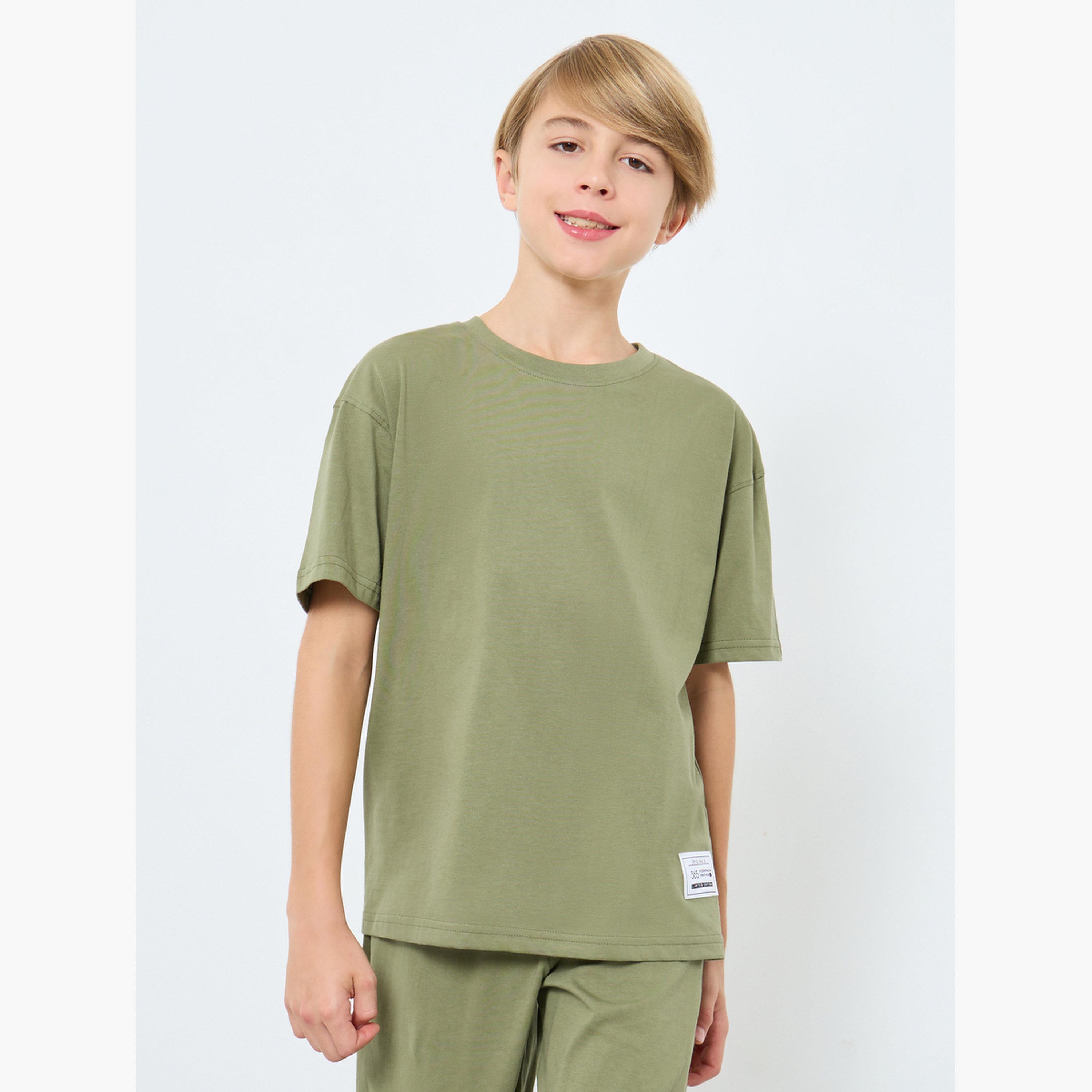 Styli Teens Green T-Shirt and Badge Detail Joggers Set-boys-clothing-setsandcoords-image-2
