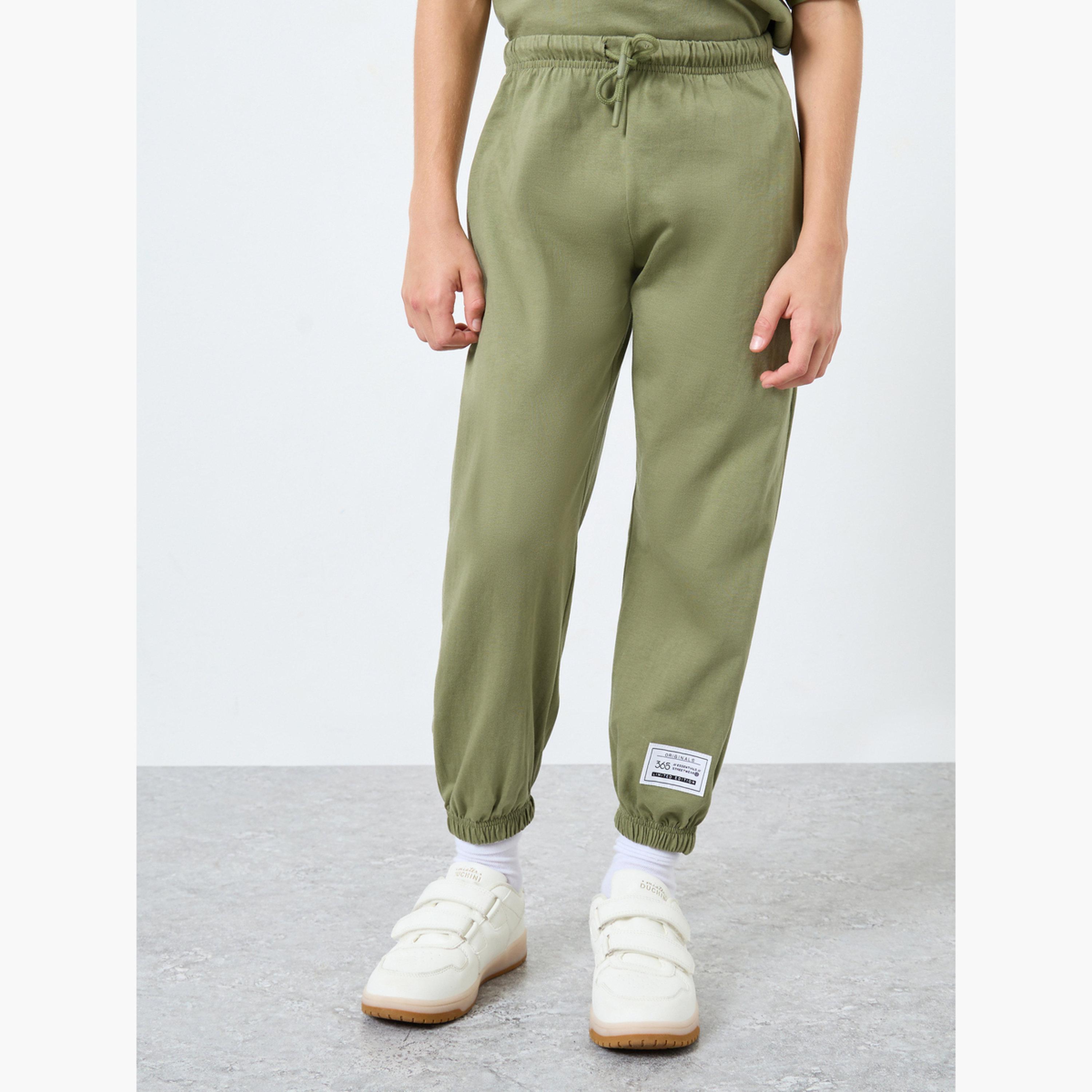 Styli Teens Green T-Shirt and Badge Detail Joggers Set-boys-clothing-setsandcoords-image-4
