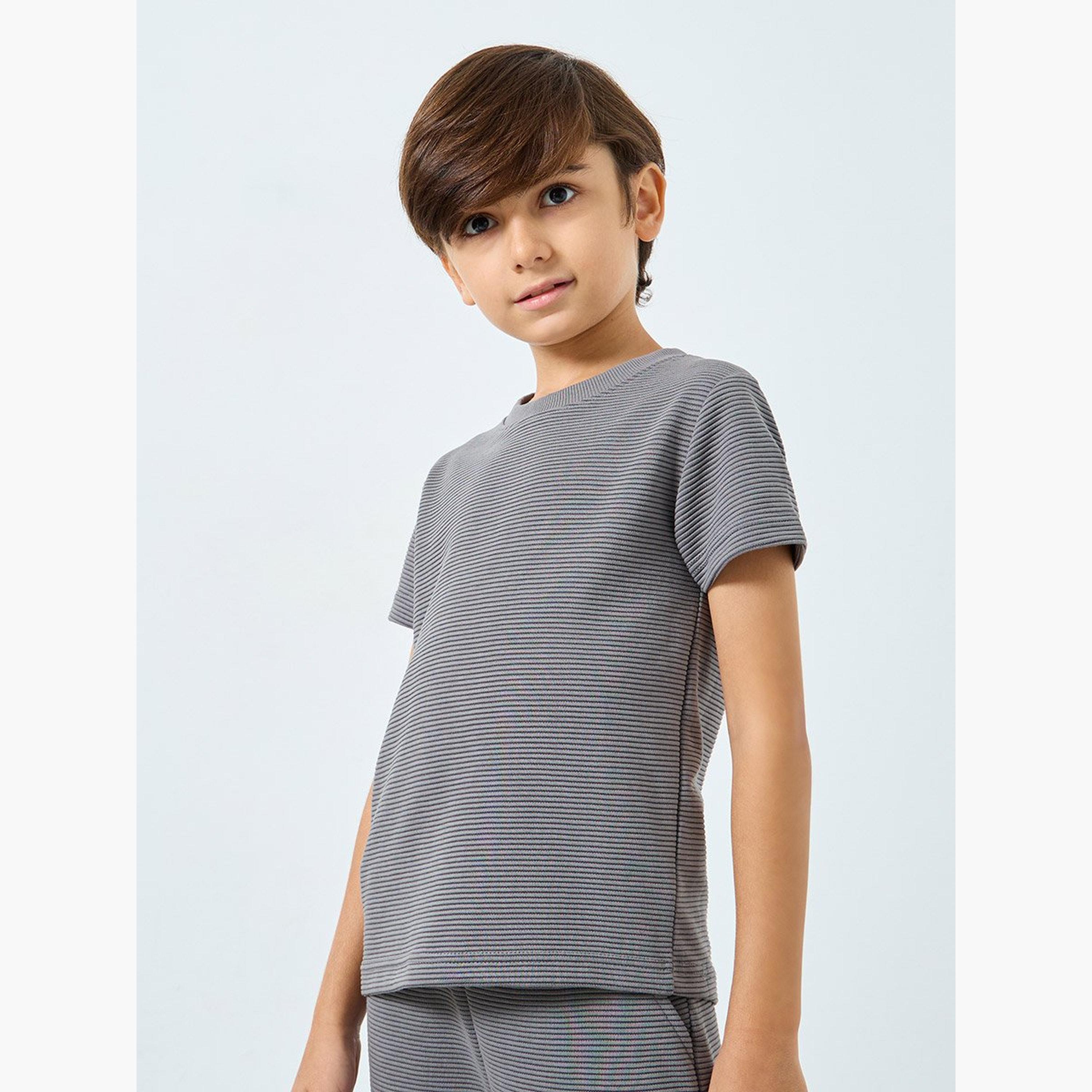 طقم من بنطال جوغر وتيشيرت بتفاصيل بارزة الملمس-boys-clothing-setsandcoords-image-4