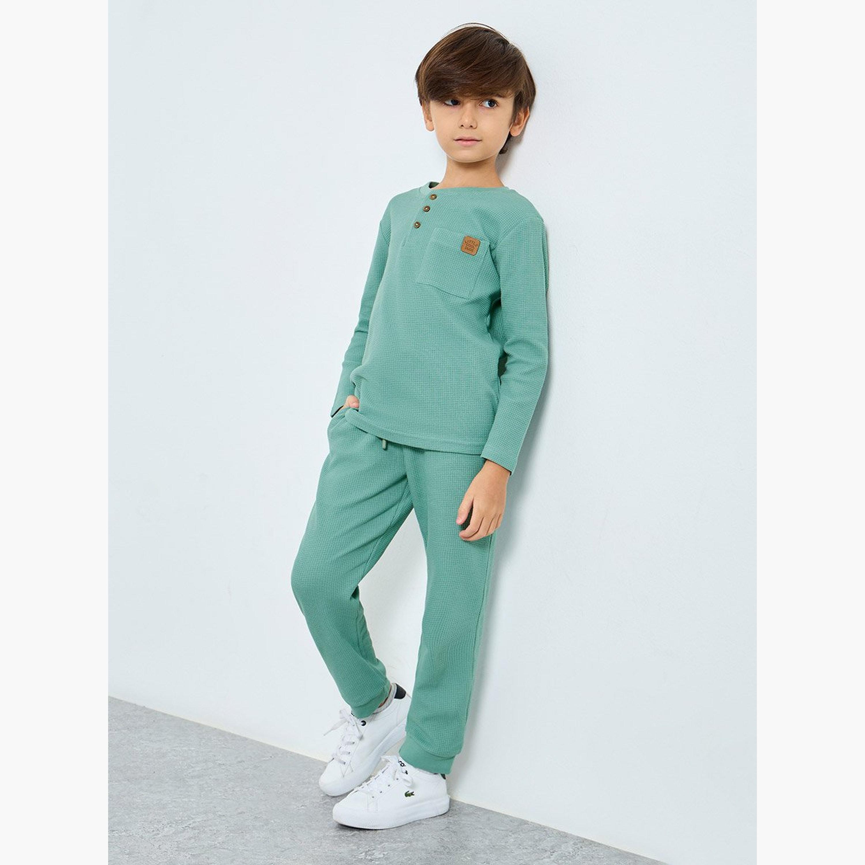 طقم من بنطال جوغر وتيشيرت محبوك بنسيج وافل-boys-clothing-setsandcoords-image-1