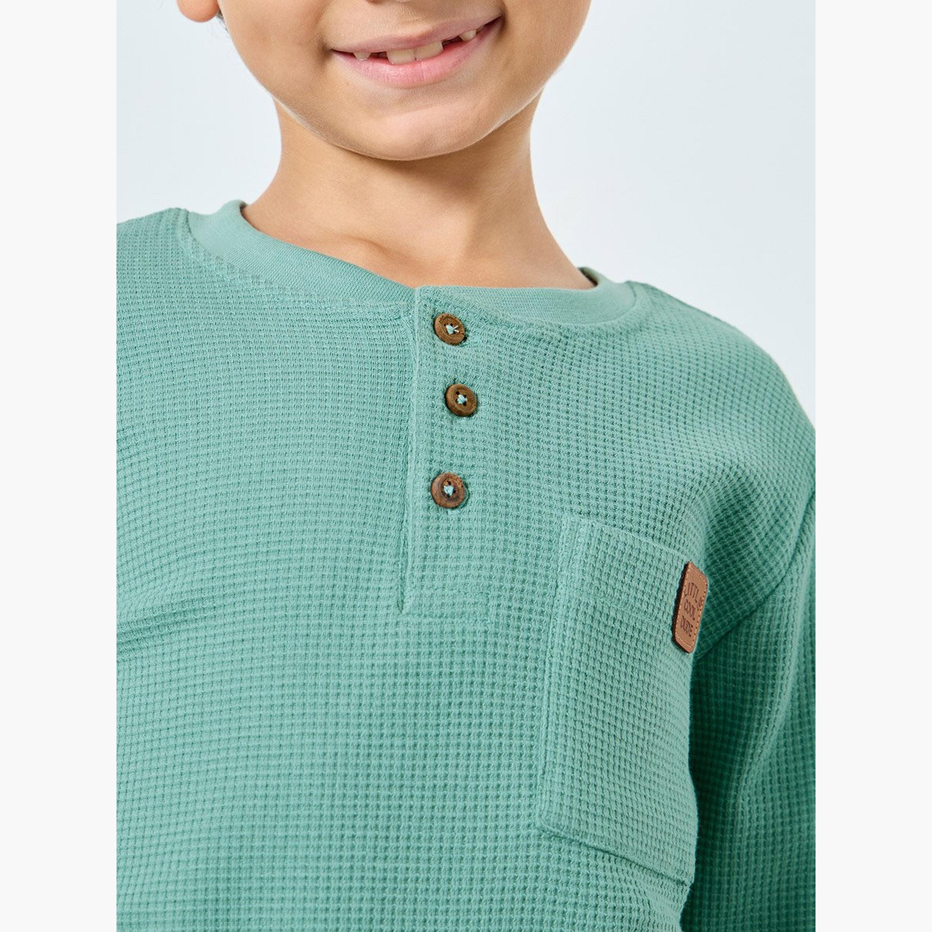 طقم من بنطال جوغر وتيشيرت محبوك بنسيج وافل-boys-clothing-setsandcoords-image-4