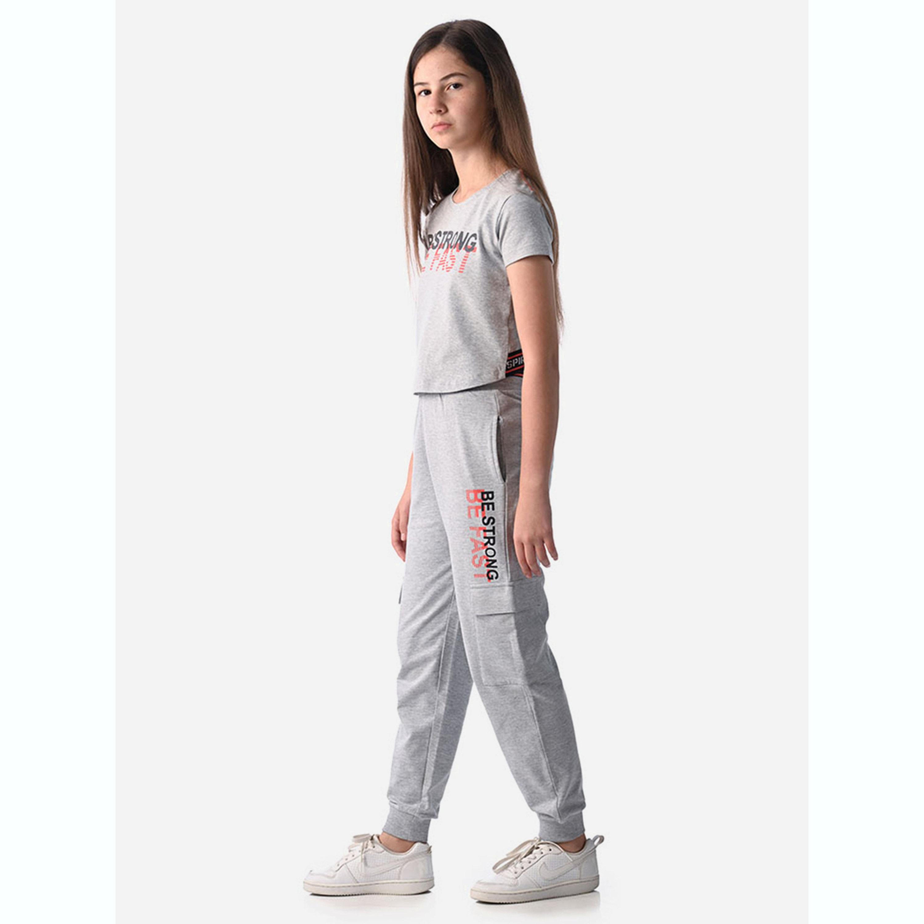 مجموعة من جوغر وتيشيرت بطبعة كتابة-girls-clothing-setsandcoords-image-3