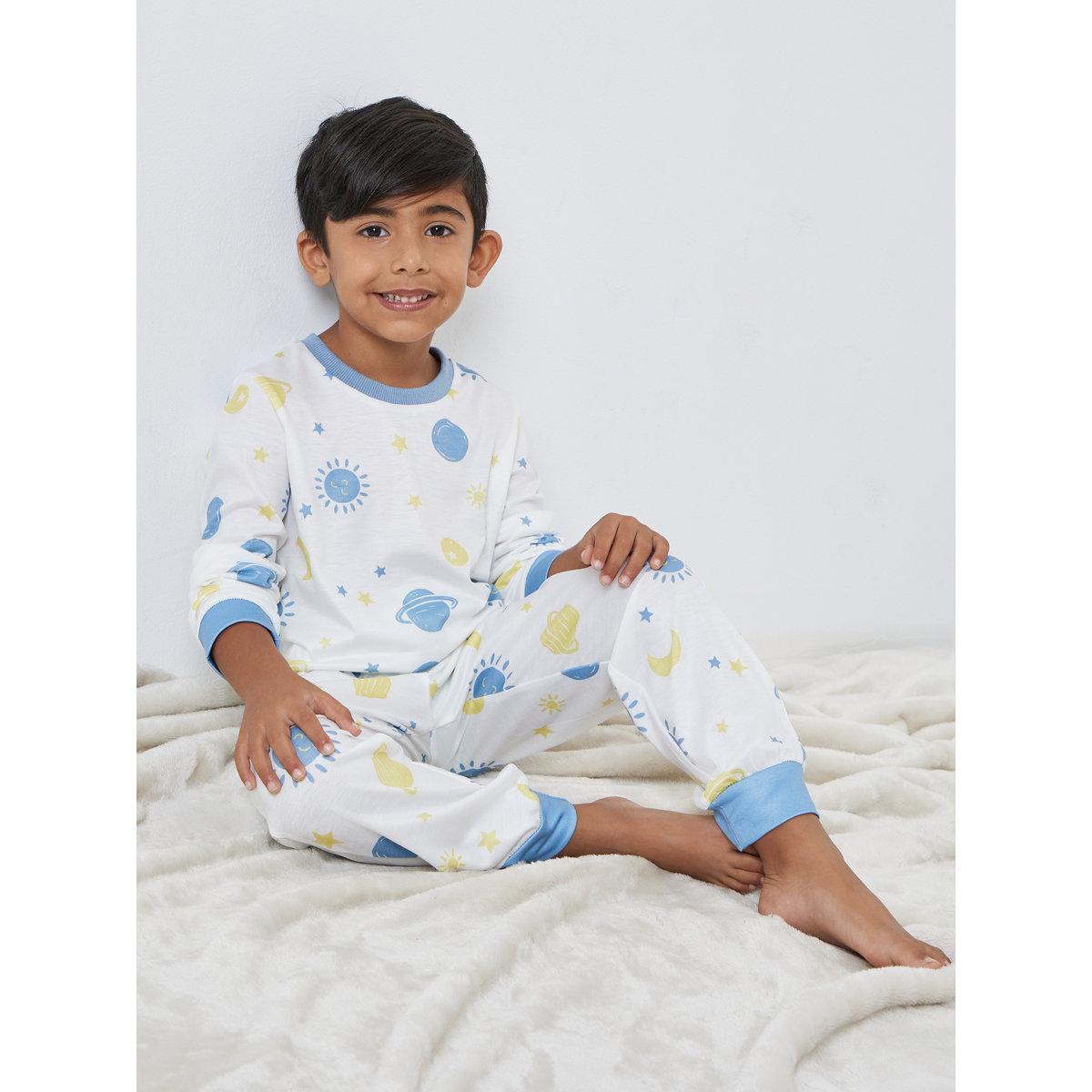 طقم من بنطال بيجاما وتيشيرت بطبعة جرافيك-boys-clothing-nightwear-image-1