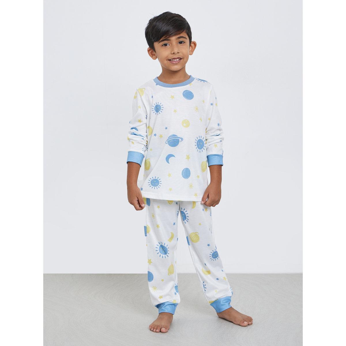 طقم من بنطال بيجاما وتيشيرت بطبعة جرافيك-boys-clothing-nightwear-image-2