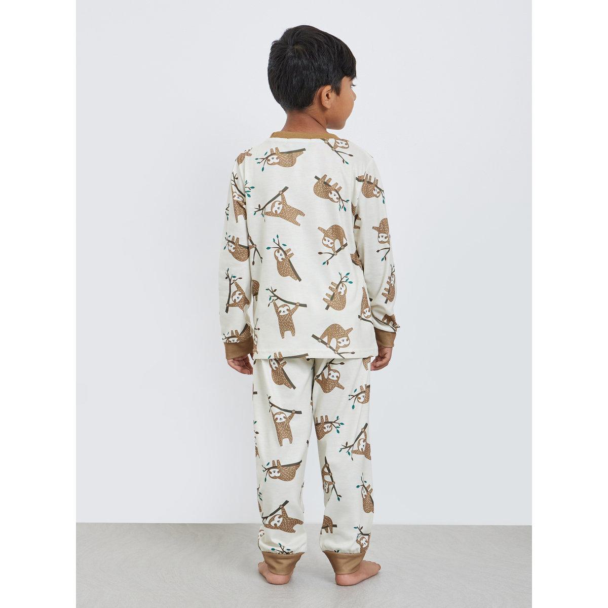 طقم من بنطال بيجاما وتيشيرت بطبعة جرافيك-boys-clothing-nightwear-image-4