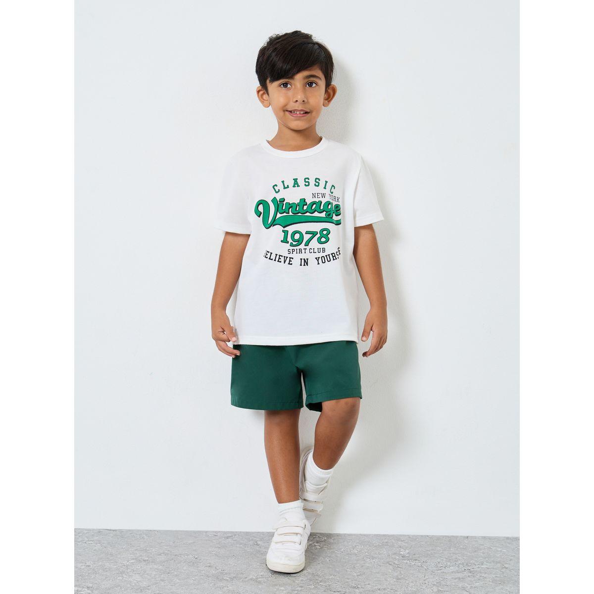 طقم منسق من شورت وتيشيرت بطبعة جرافيك-boys-clothing-setsandcoords-image-5