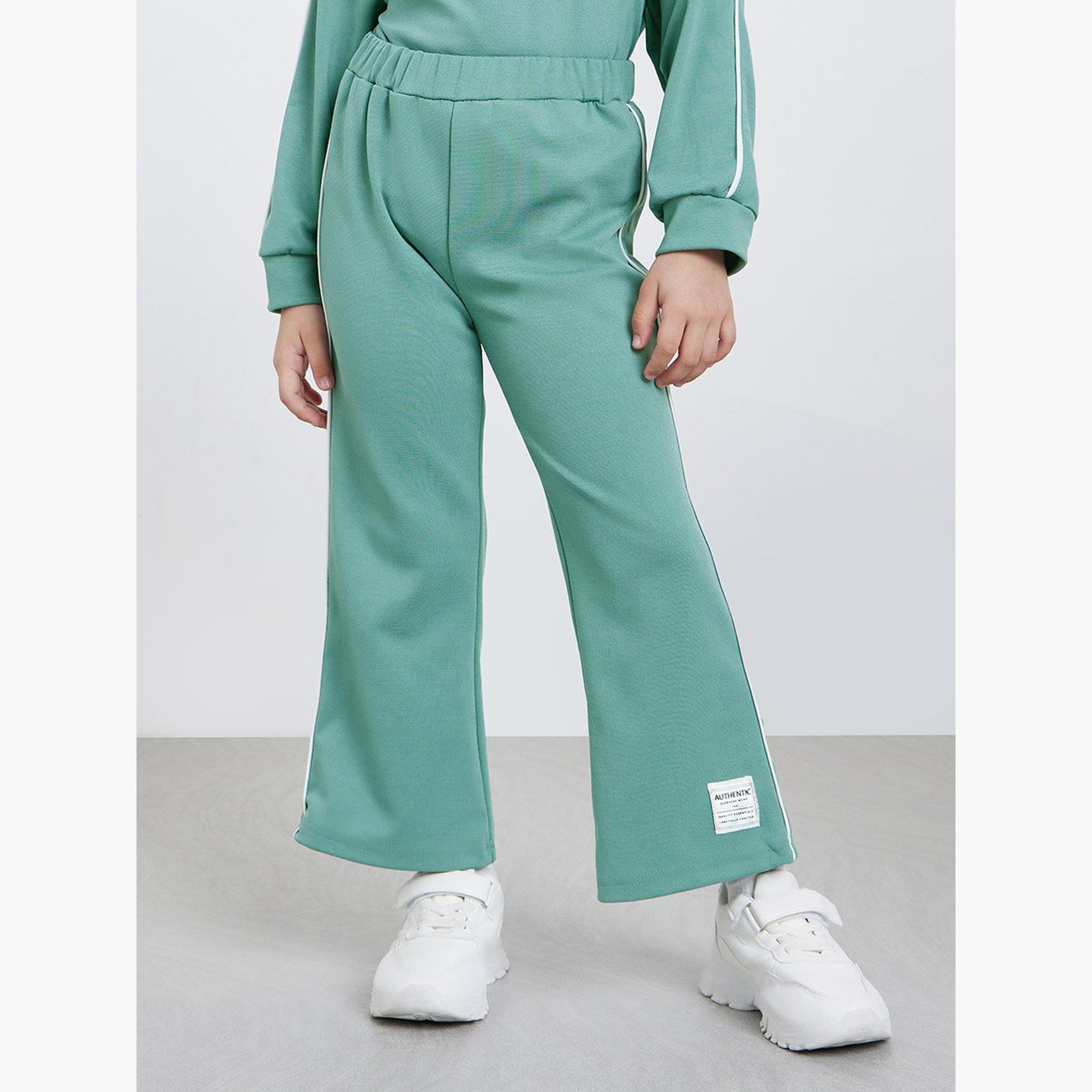 طقم من بنطال وسويت شيرت مُطبع-girls-clothing-setsandcoords-image-5