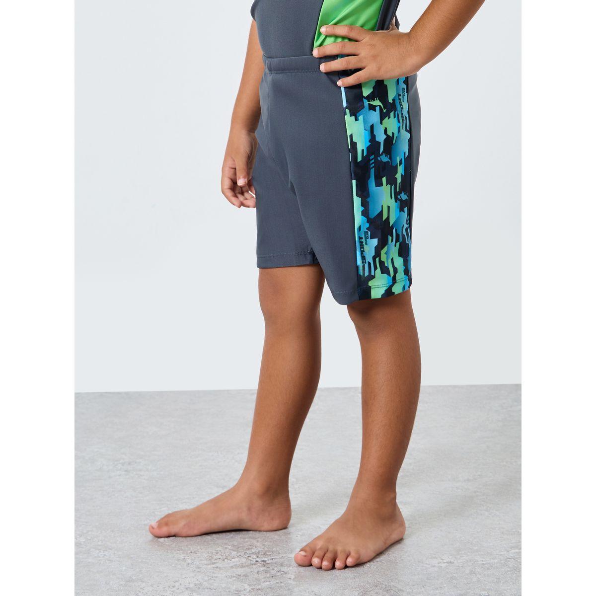 بدلة سباحة من 3 قطع - شورت وتيشيرت مع كاب-boys-clothing-swimwear-image-6