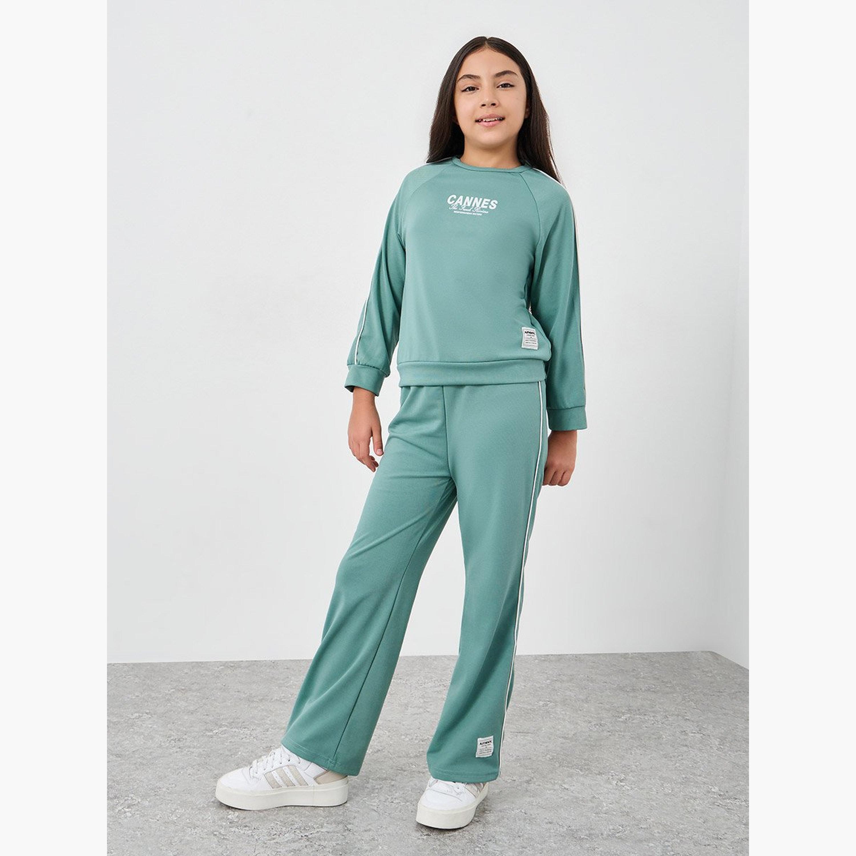 طقم من بنطال وسويت شيرت بطبعة-girls-clothing-setsandcoords-image-1