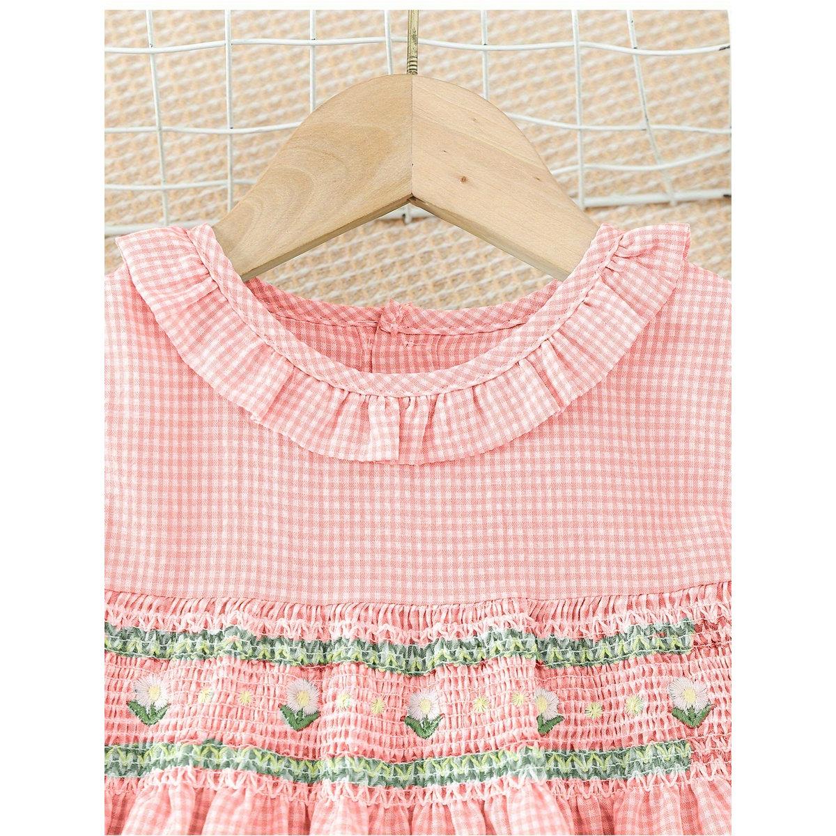 فستان بطبعة مربعات وتفاصيل مُجمعة-girls-clothing-dressesandjumpsuits-image-3