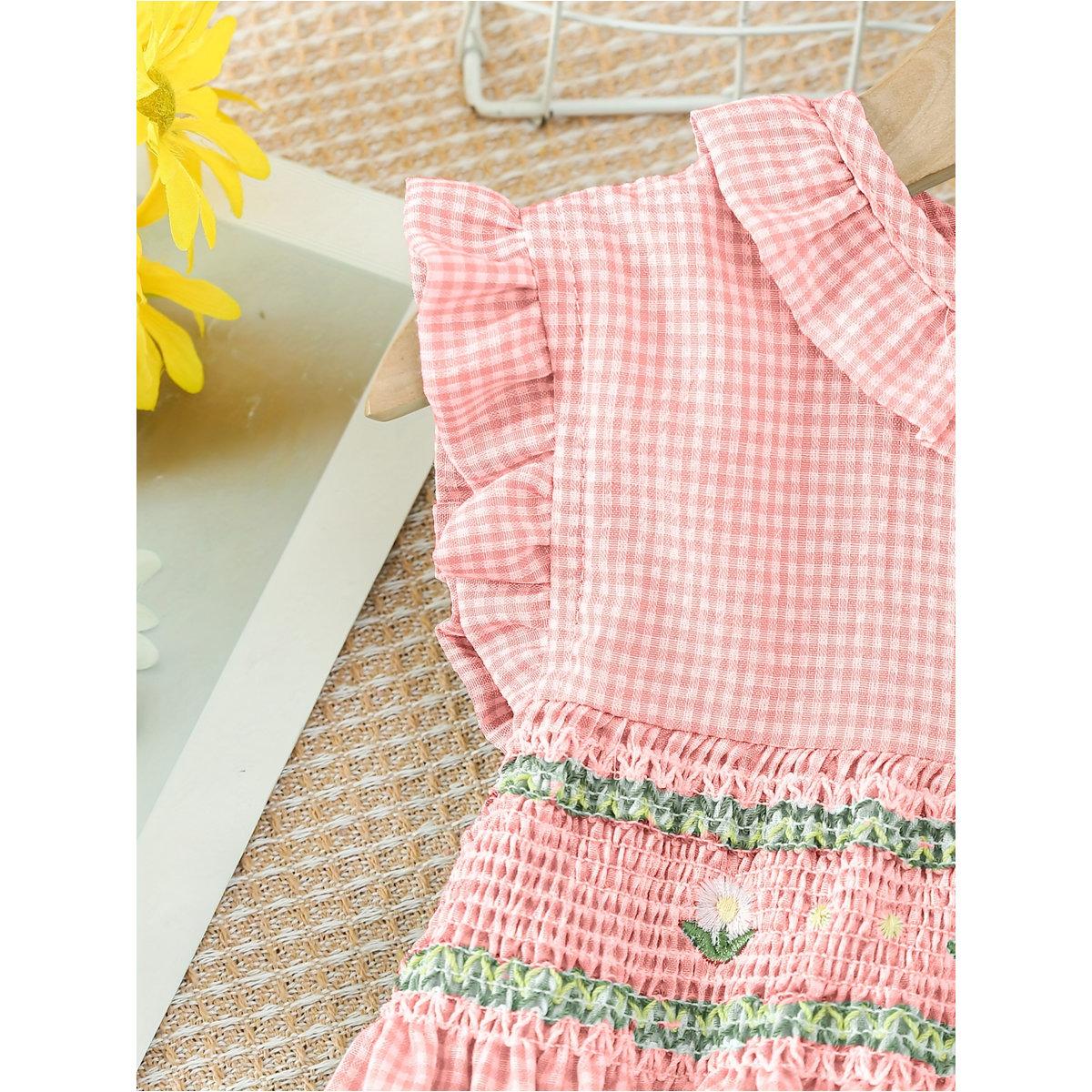 فستان بطبعة مربعات وتفاصيل مُجمعة-girls-clothing-dressesandjumpsuits-image-5