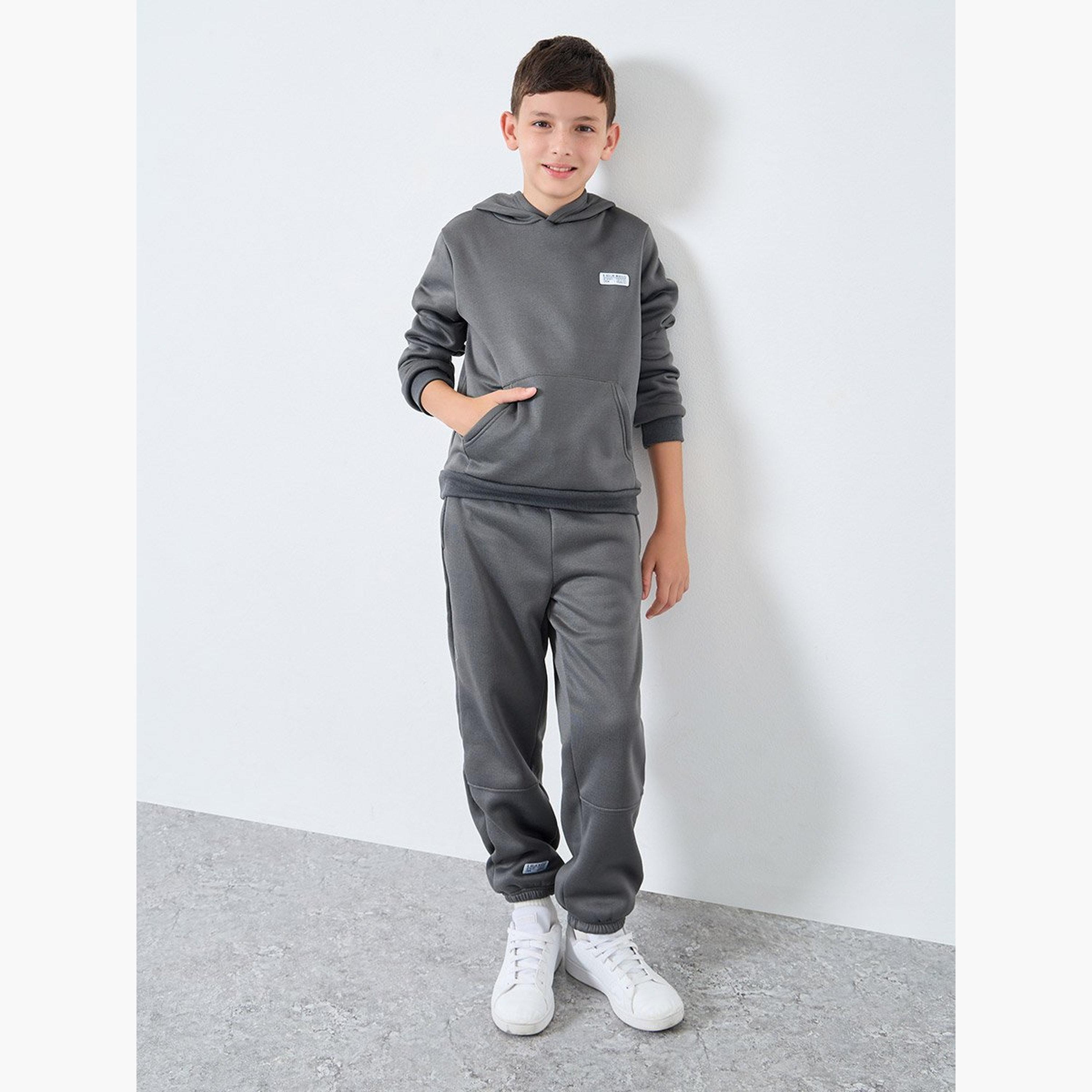 ستايلي - طقم هودي سادة مع جيب وبنطال رياضي-boys-clothing-setsandcoords-image-1