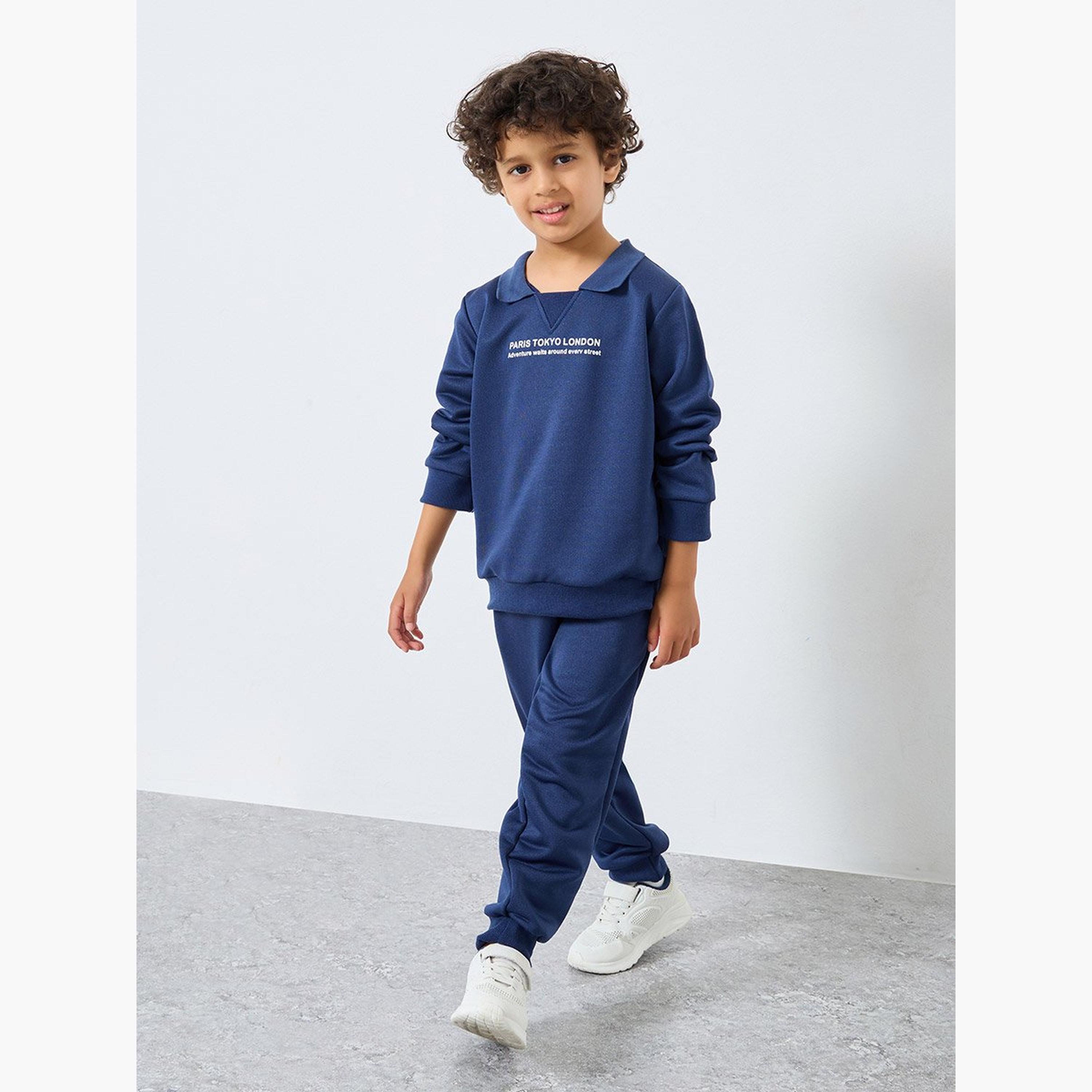 طقم منسق من بنطال جوغر وسويت شيرت بطبعة كتابة-boys-clothing-setsandcoords-image-1