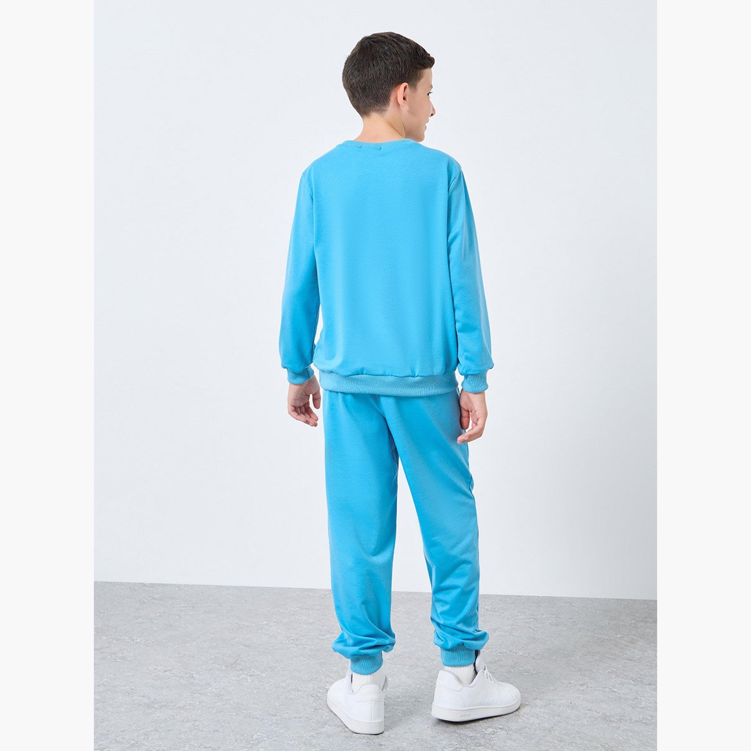 طقم من بنطال جوغر وسويت شيرت بطبعة جرافيك-boys-clothing-setsandcoords-image-4