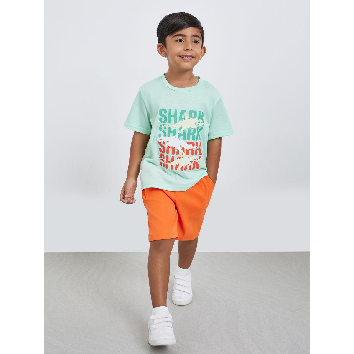مجموعة من شورت وتيشيرت بطبعة جرافيك-boys-clothing-setsandcoords-image-1